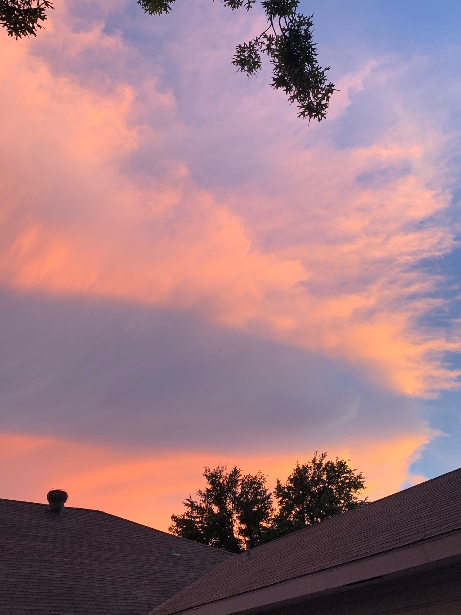 Strange stomclouds, lit from beneath