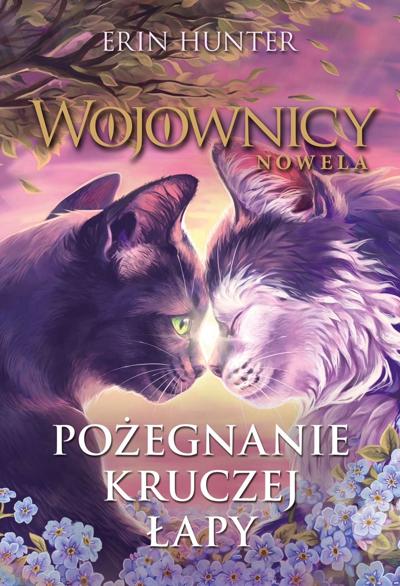 Polish cover of Ravenpaw’s Farewell depicting Ravenpaw and Barley touching foreheads in a bed of flowers with a sunset in the background.