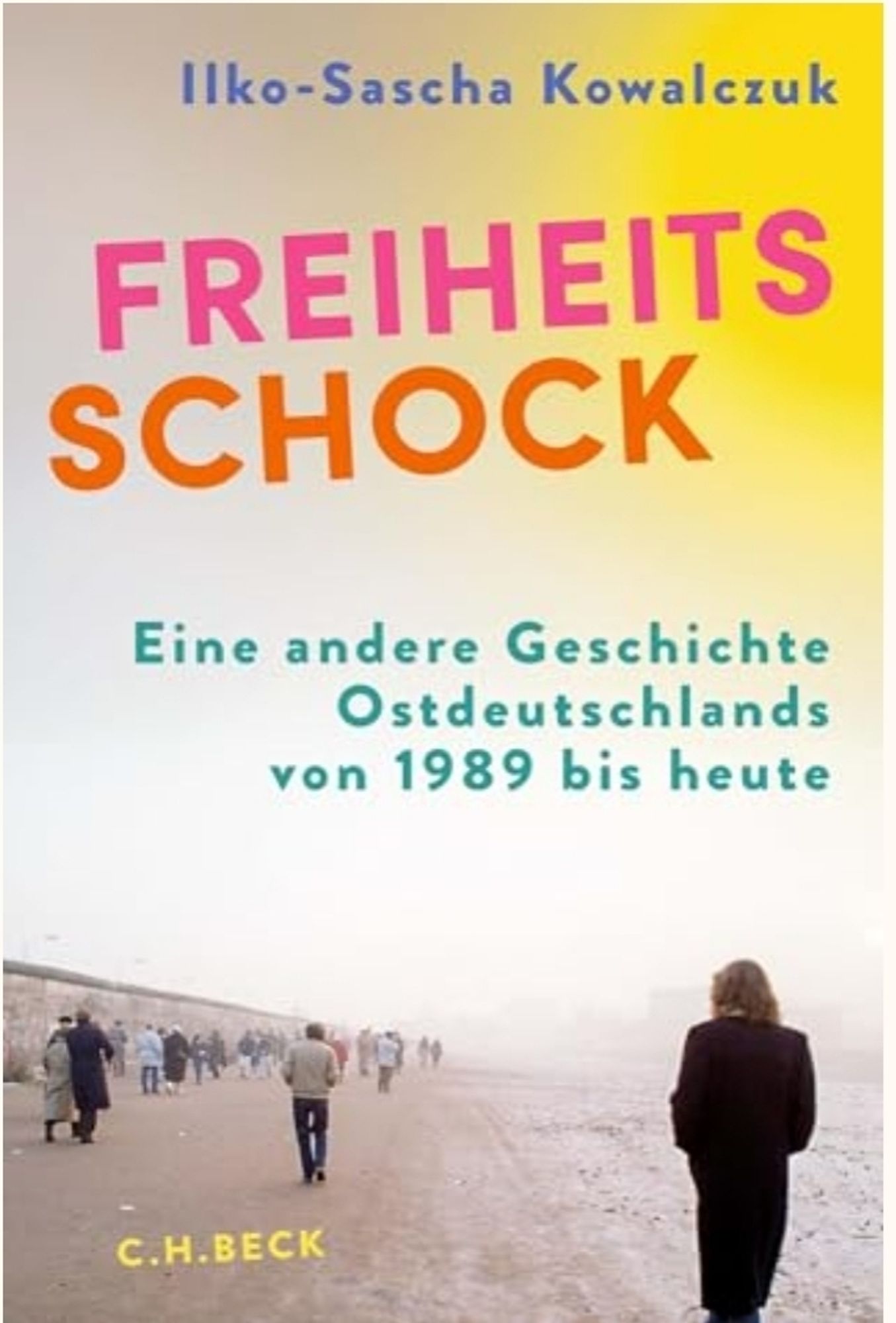 Buchcover von Ilko-Sascha Kowalczuks Buch "Freiheitsschock. Eine andere Geschichte Ostdeutschlands von 1989 bis heute". Erschienen bei C.H.Beck. 

Das Cover zeigt mehrere Menschen entlang einer Mauer.