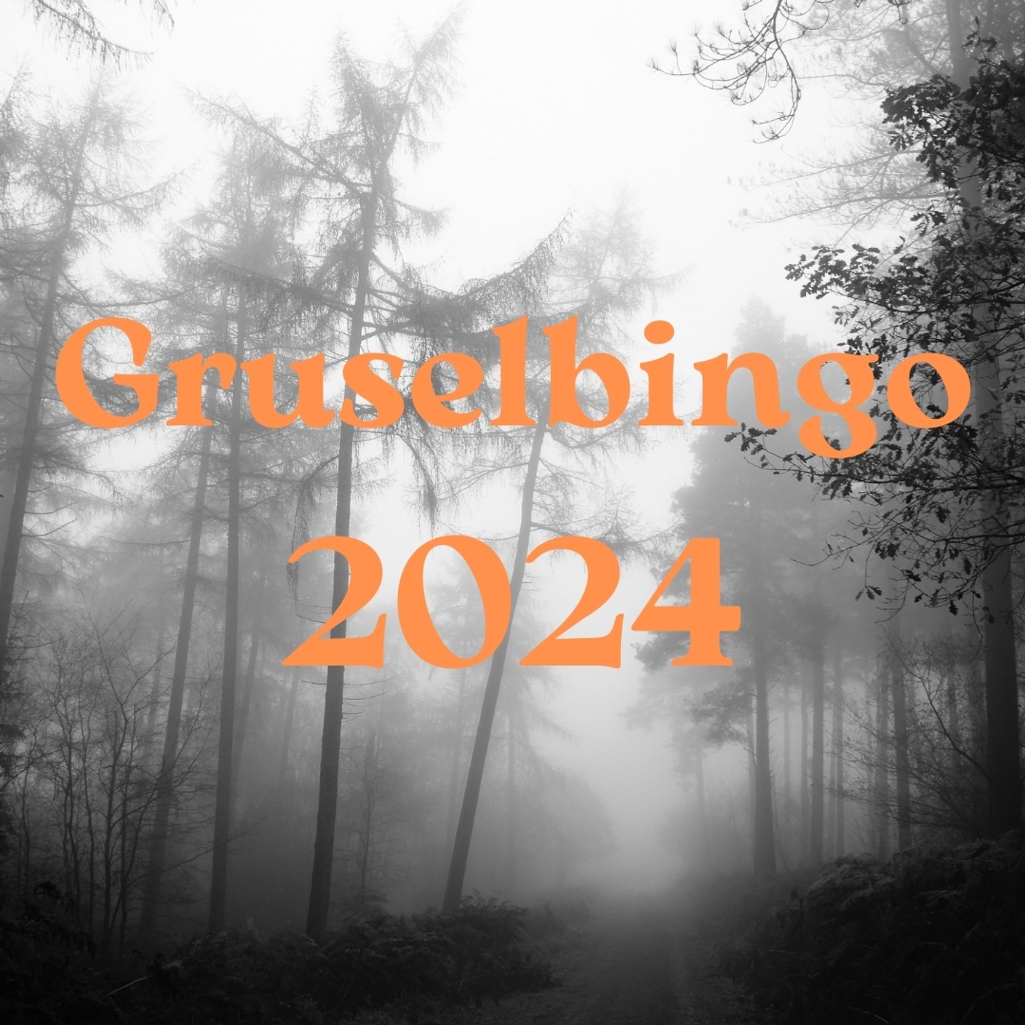 In orangener Schrift steht Gruselbingo 2024 auf einem schwarz-weiß Foto, das einen Eald im Nebel zeigt.