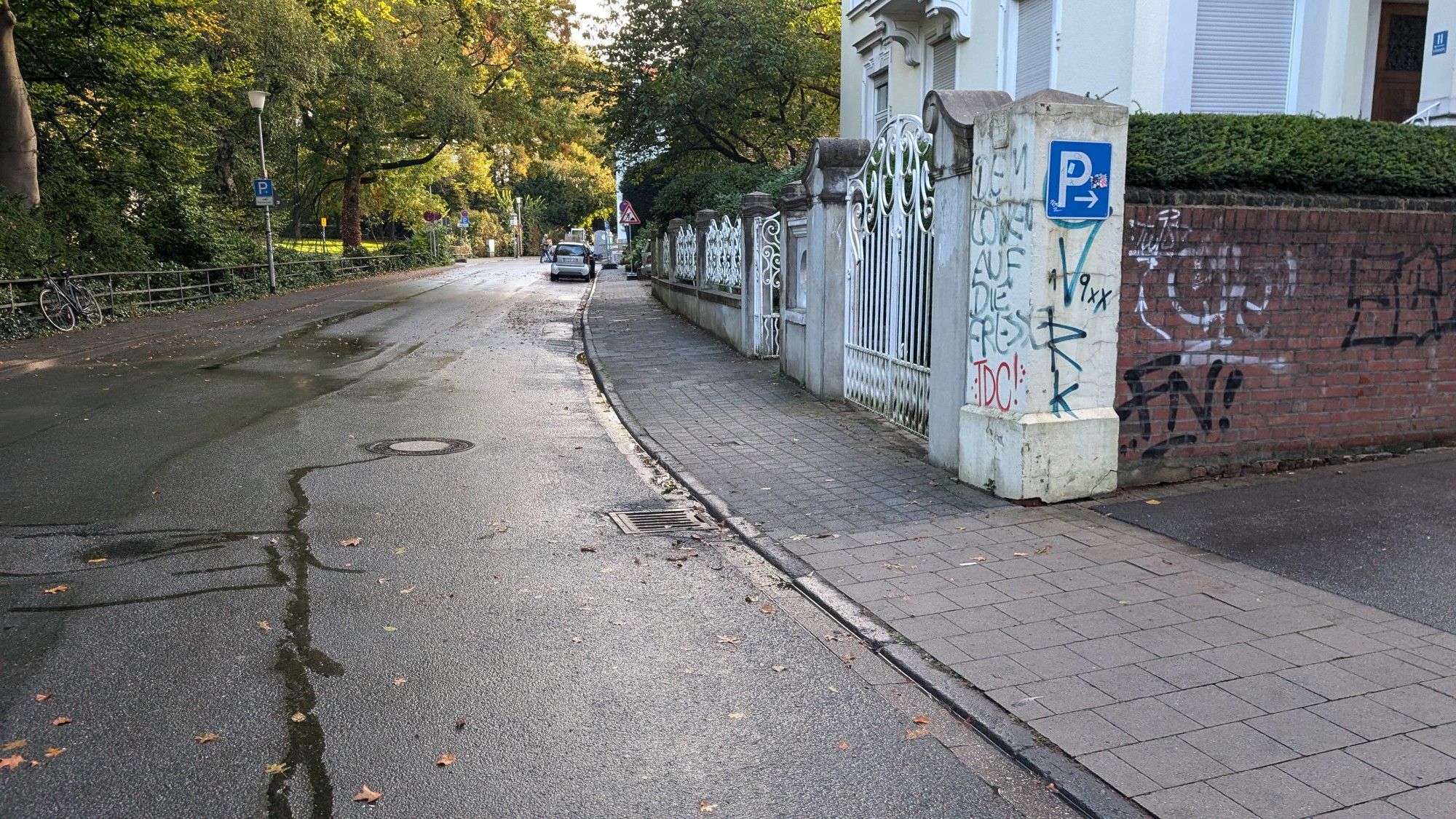 Am Kanonengraben in Münster, ausnahmsweise mal frei von PKW, die halb auf dem schmalen Gehweg abgestellt wurden.