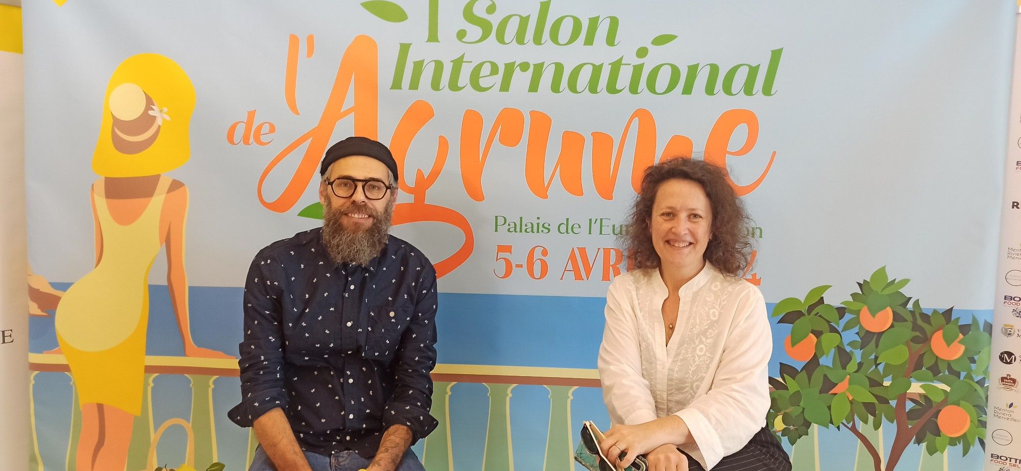 Virginie Ravine (à droite)  et Hervé Sanguin (à gauche) PHIM, CIRAD au 1er salon international de l'Agrume (Menton, avril 2024)