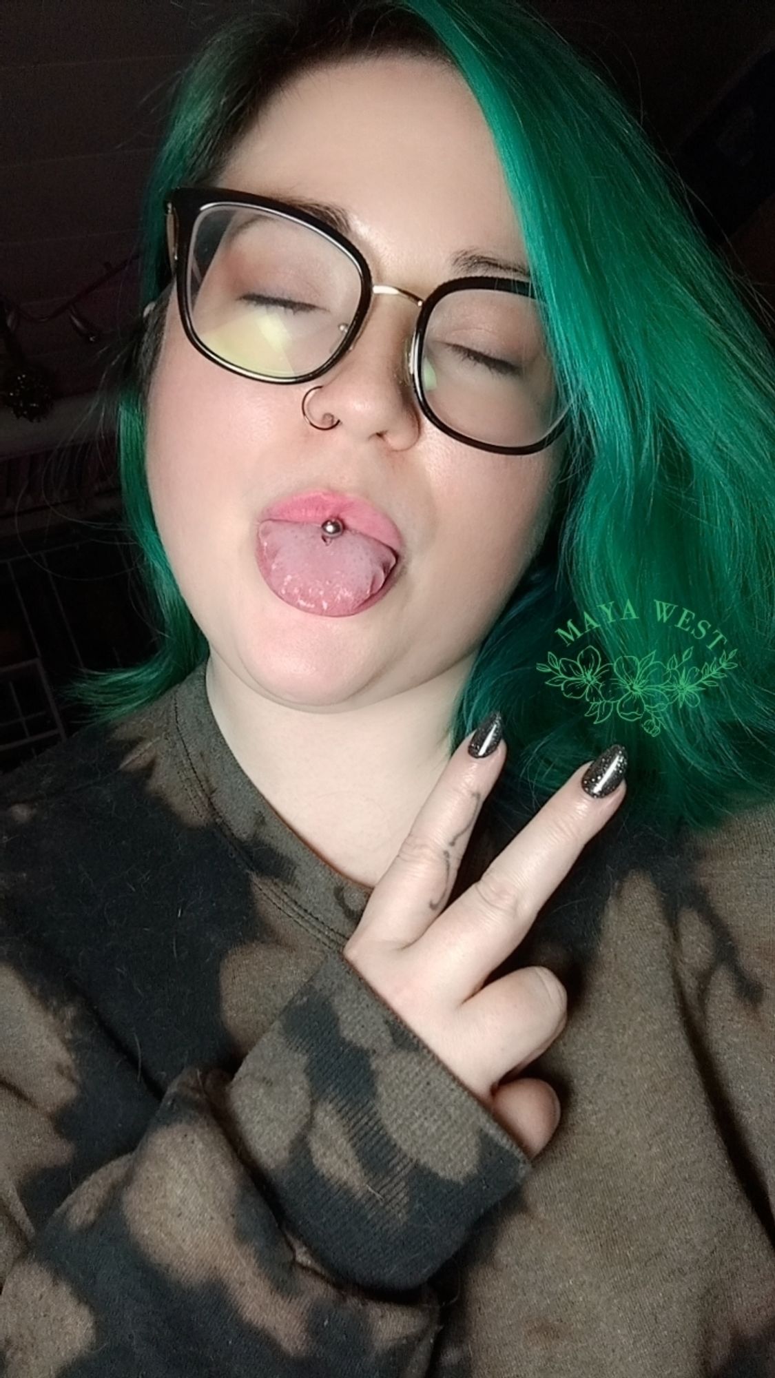 a pale femme with green  hair in black glasses and a large sweater. she's sticking a pierced tongue out playfully.

🖤🧡🖤
💸💕 
#alt
#altspace 
#milf 
#bbw