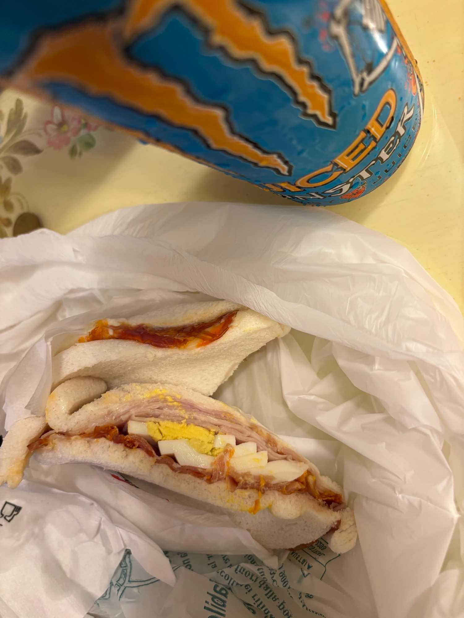 Venetian sandwiches are oddly curved and it's uncanny somehow 