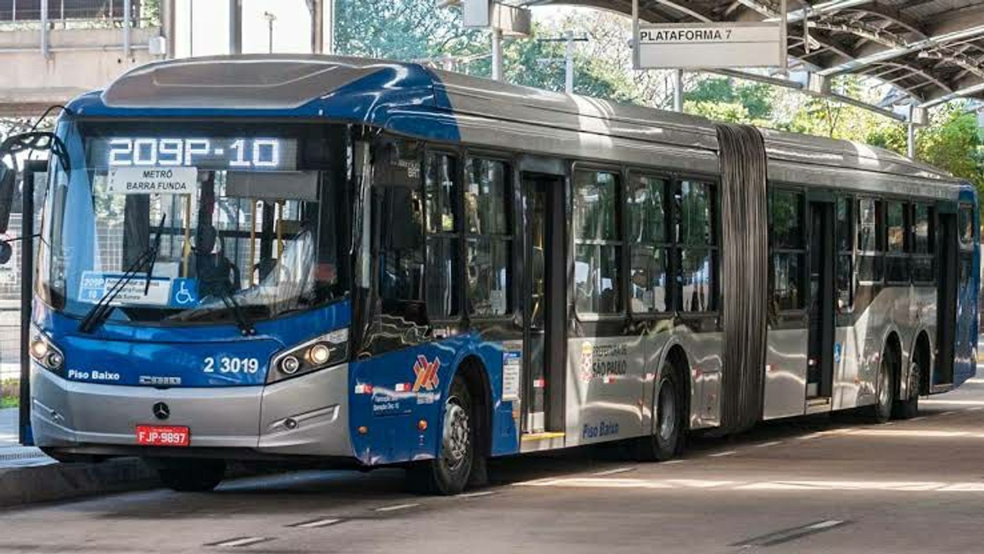 Ônibus articulado em São Paulo