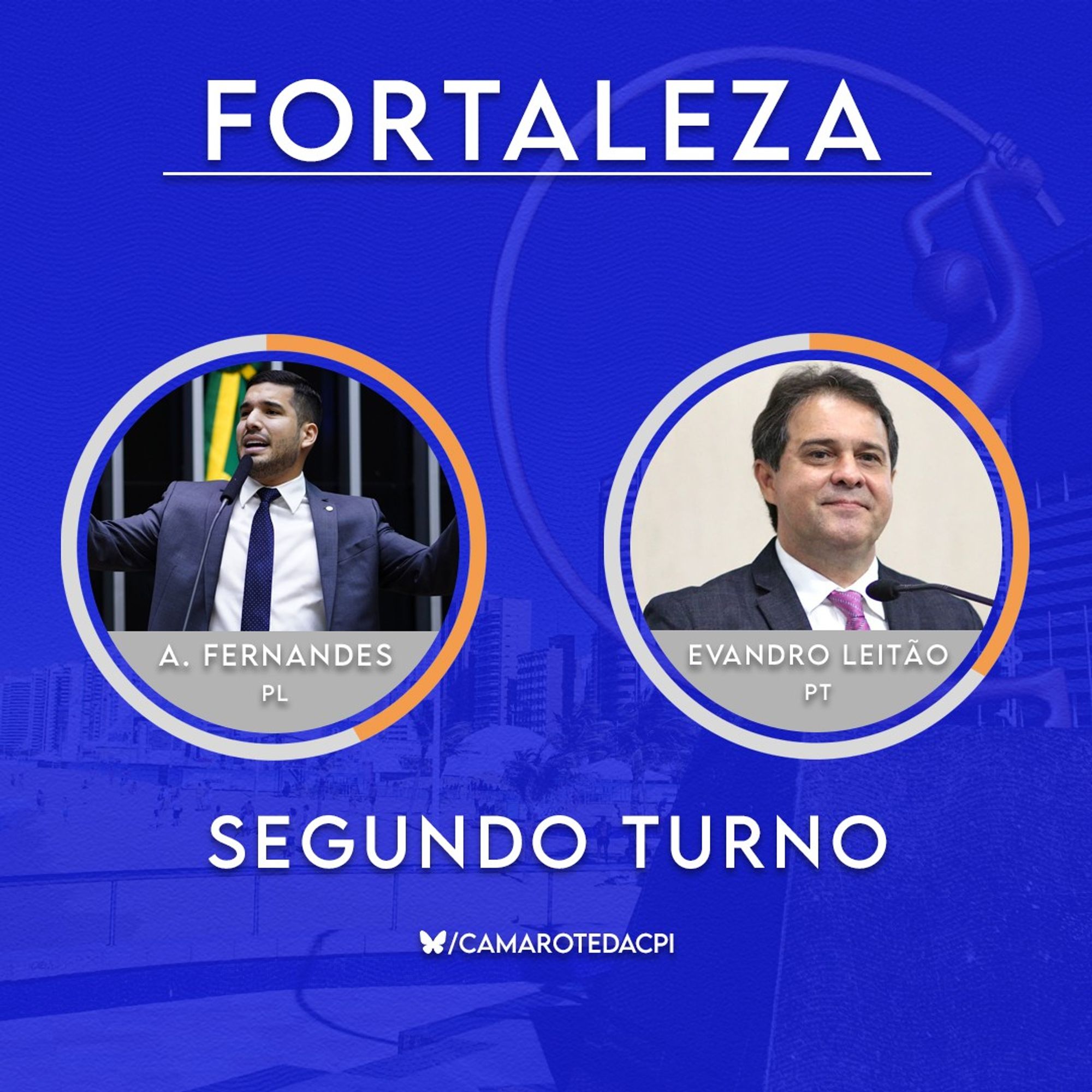 Com fundo azul, a imagem exibe o título "Fortaleza" no topo, referindo-se à capital do Ceará. Abaixo, aparecem as fotos dos dois candidatos ao segundo turno. À esquerda, em um círculo, está A. Fernandes, do partido PL, em um discurso com os braços abertos, vestindo terno e gravata. À direita, em outro círculo, está Evandro Leitão, do partido PT, sorridente e usando terno e gravata. Abaixo das fotos, o texto "Segundo Turno" é exibido em destaque, seguido por "@camarotedacpi" com um ícone de borboleta. Ao fundo, uma imagem esmaecida da orla de Fortaleza, com destaque para a escultura Iracema Guardiã.