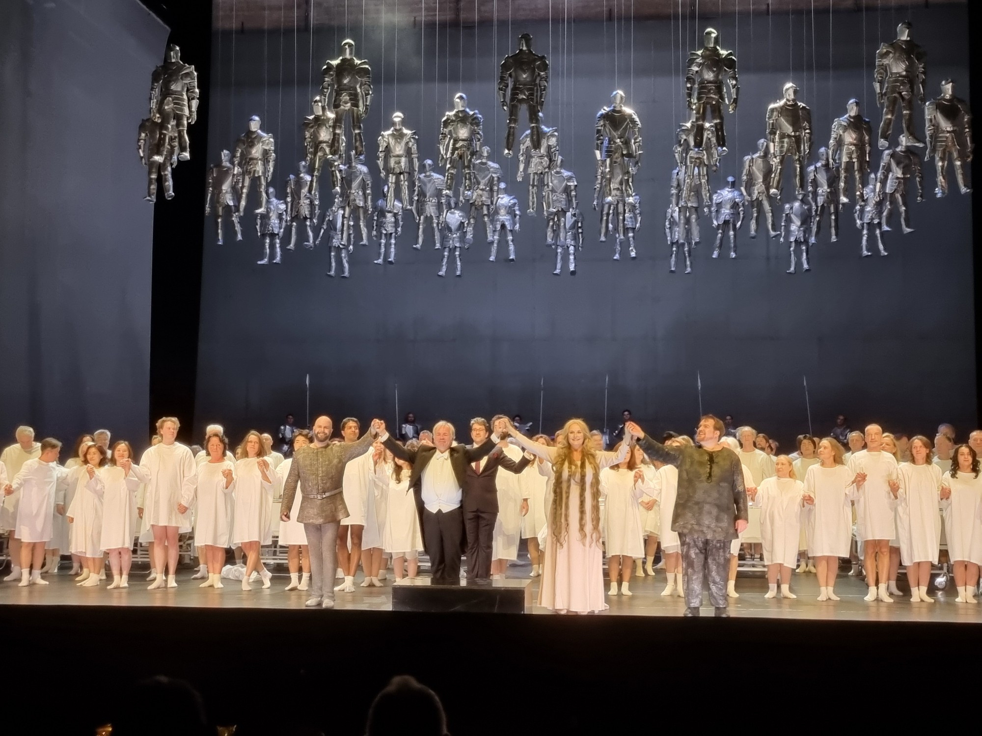 Curtain call with chorus, soloists and conductor