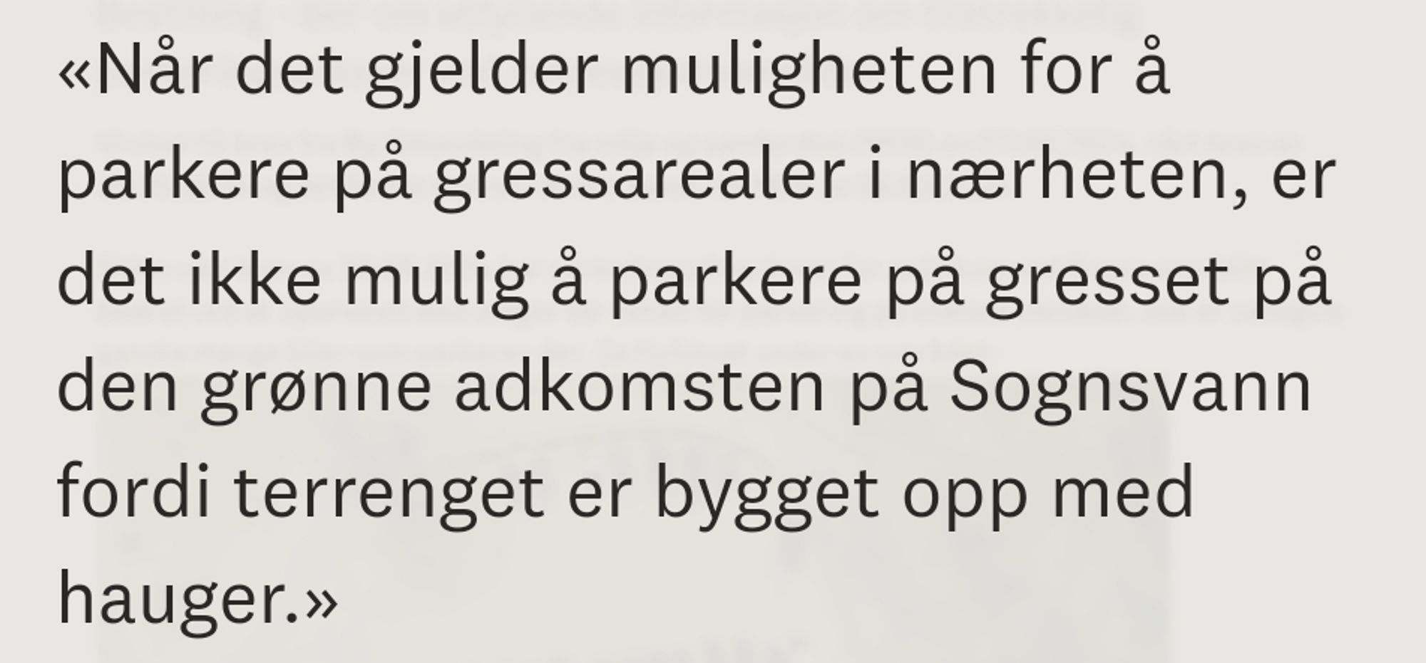 "Når det gjelder muligheten for å parkere på gressarealer i nærheten, er det ikke mulig å parkere på gresset på den grønne adkomsten på Sognsvann fordi terrenget er bygget opp med hauger."