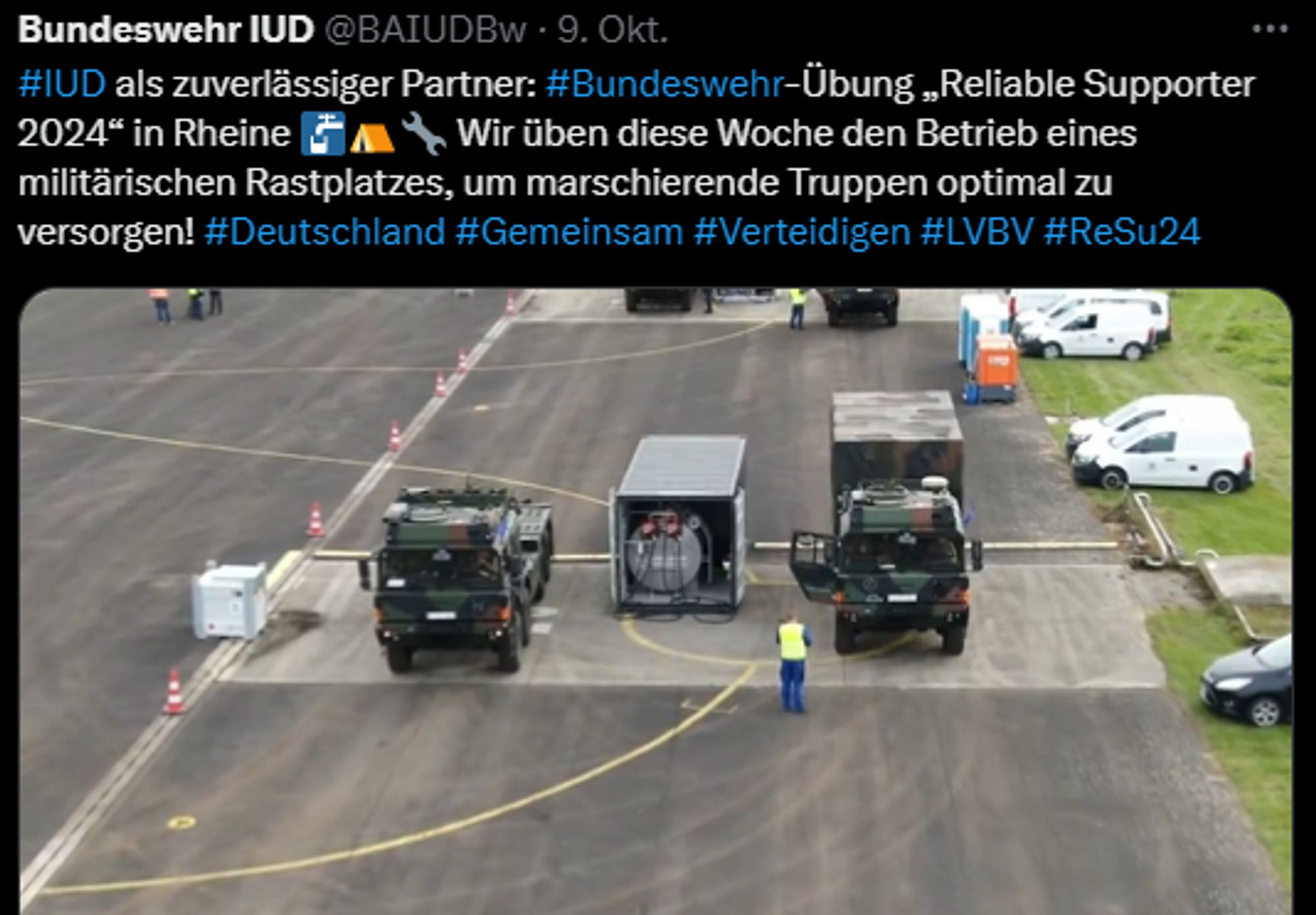 Öffentlich wirbt man in Berlin mit dem Wort Abenteuer um Reservisten
Das ist genau genommen Humor
da es in Westberlin keine Wehrpflicht gab und sich somit wohl mehr an Touristen richtet

DDR Deutschland Armee kennt bekanntlich keine NATO_Ausrüstung

Beispielinfo Ausschnitt WWW Offizielle Quellen
Man ist nicht untätig und rechnet dann wohl doch mit KRIEG?