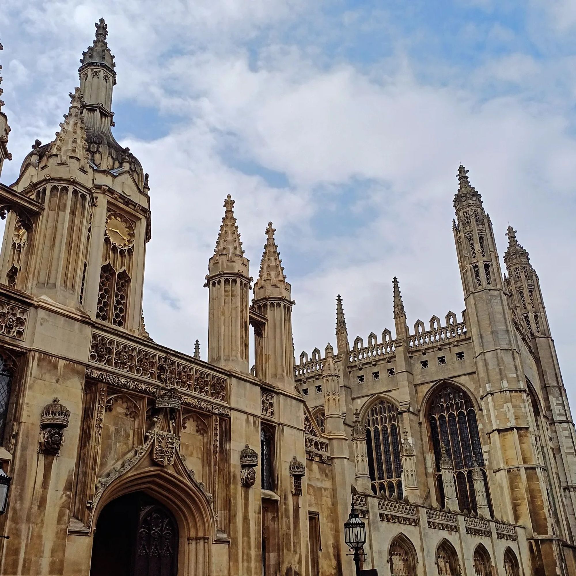 Image of ornate, older sandstone building – King's College at Cambridge University.