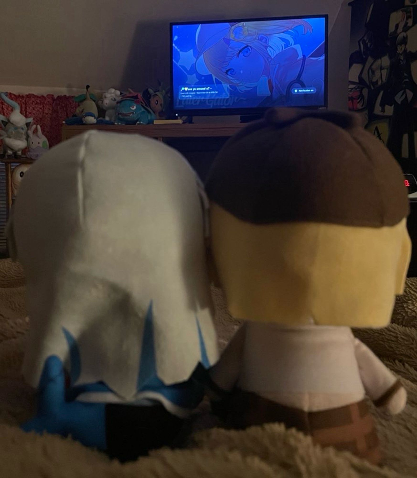 Smol Ame and Smol Gura plush holding hands watching Amelia Watson’s last live stream.