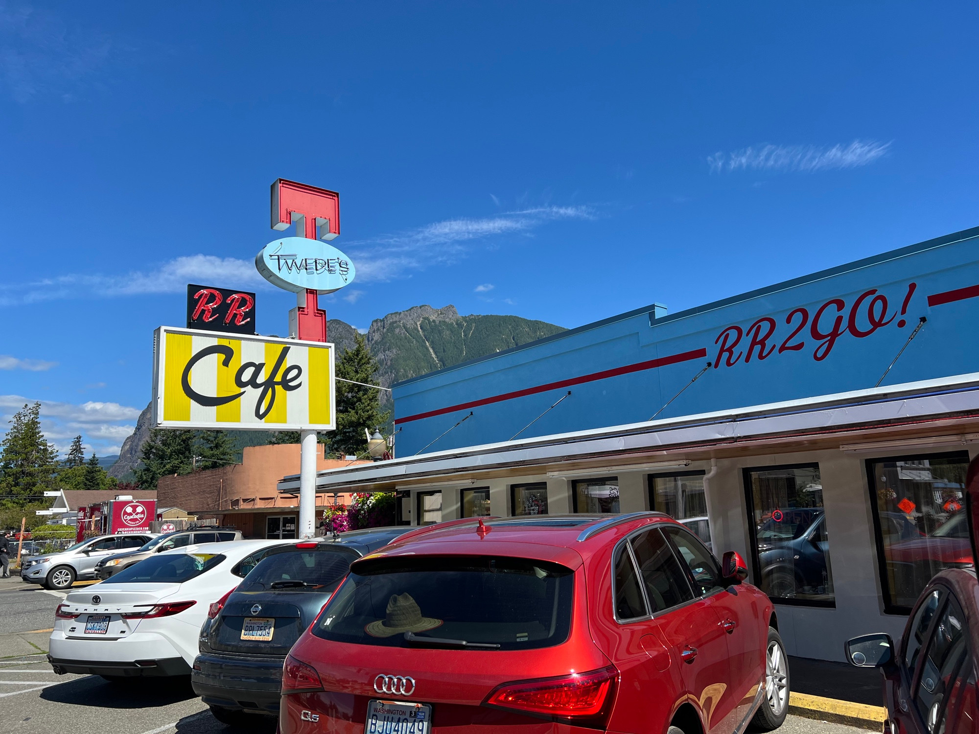 Diner exterior from Twin Peaks