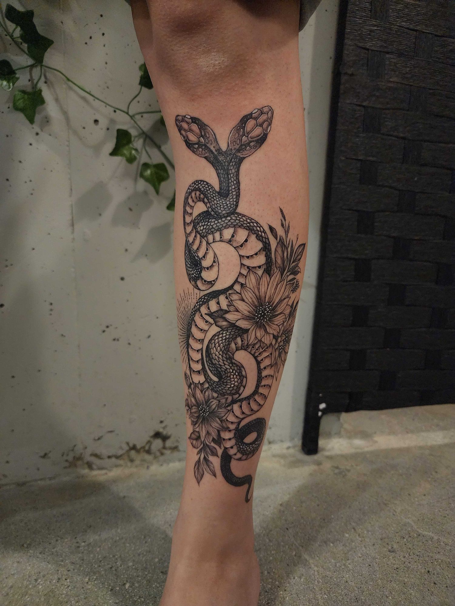 SNAKE TATTOO ON SHIN