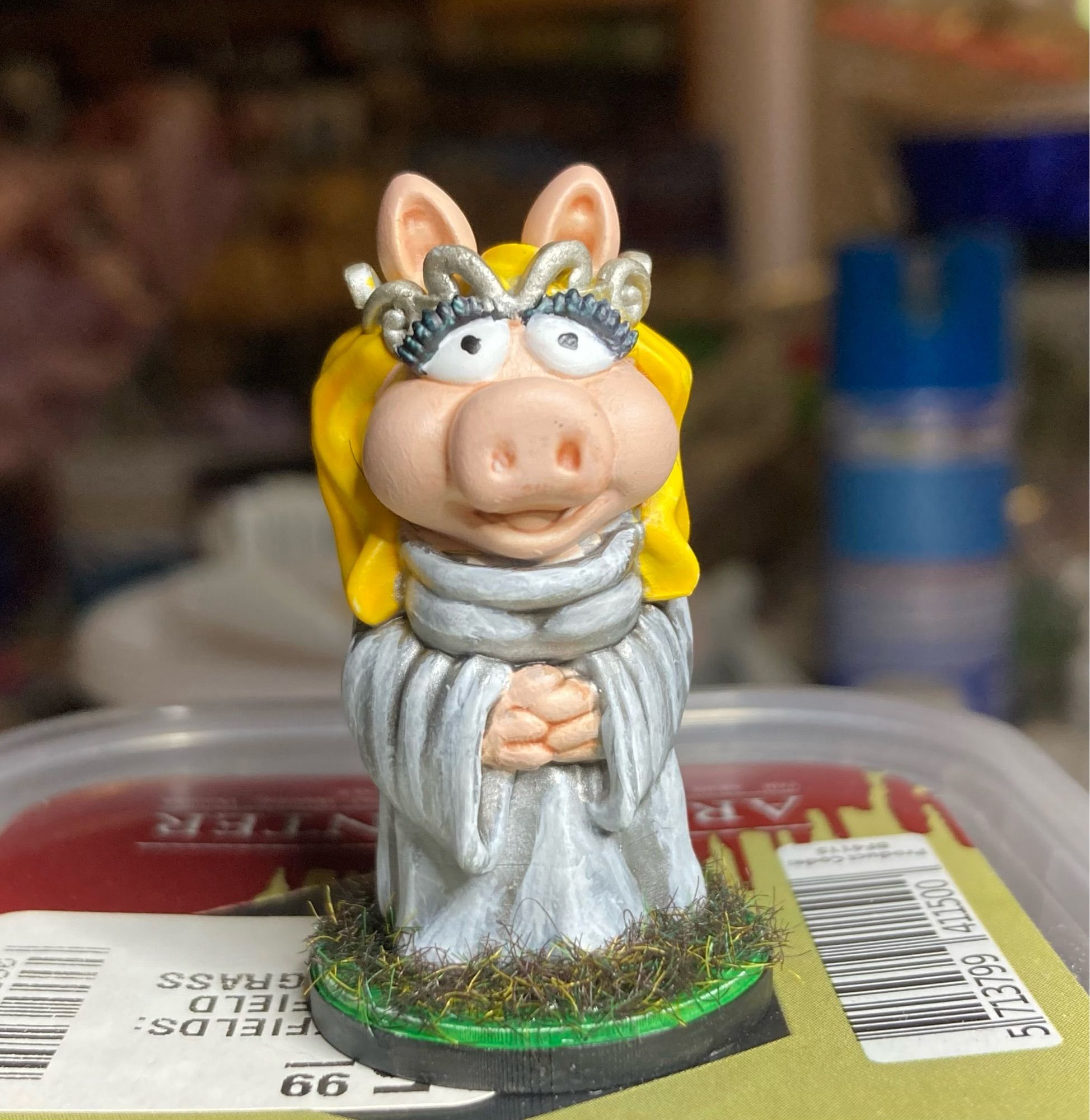 Miss Piggy as Galadriel