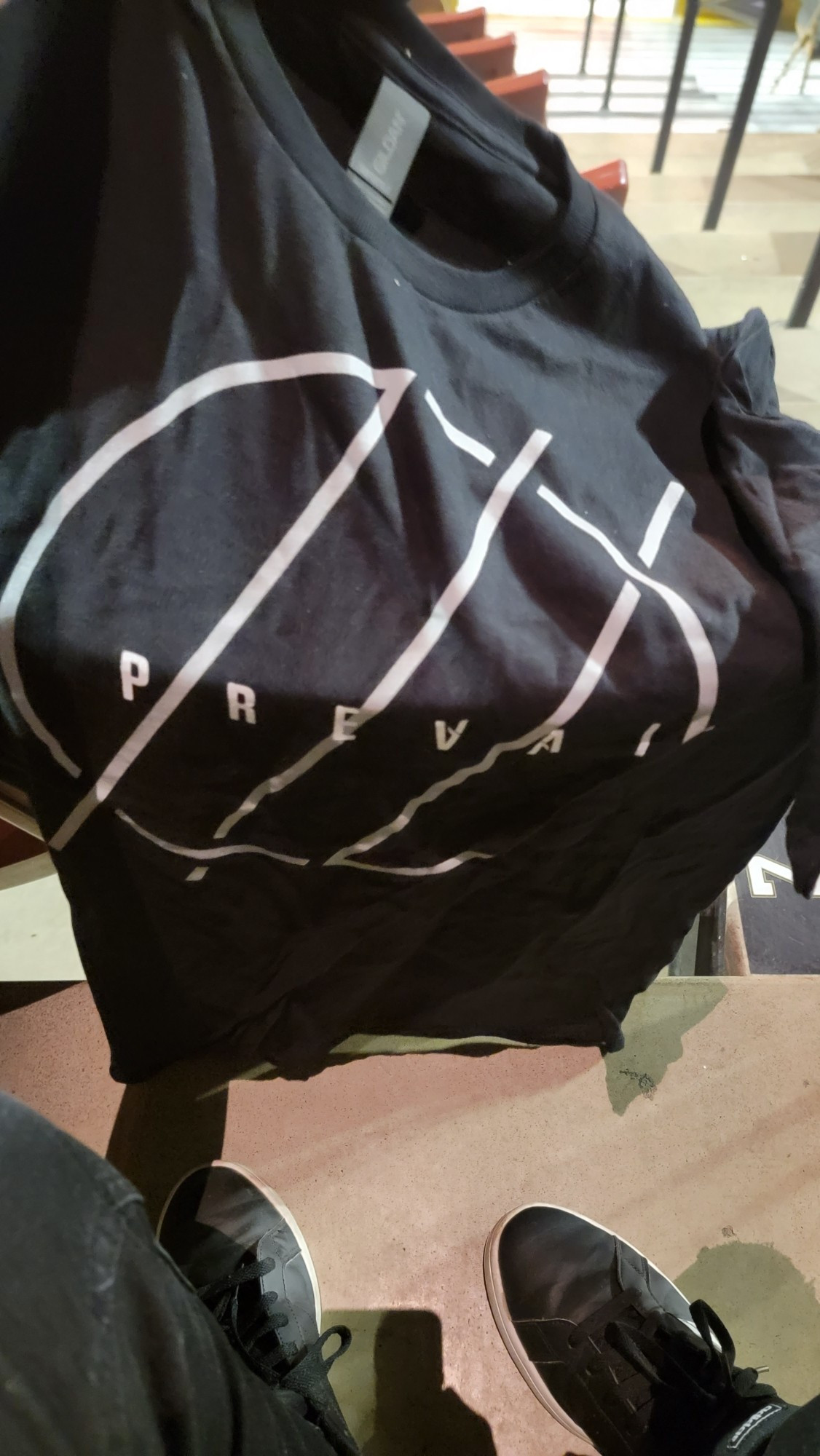 T-shirt of the band "I Prevail."