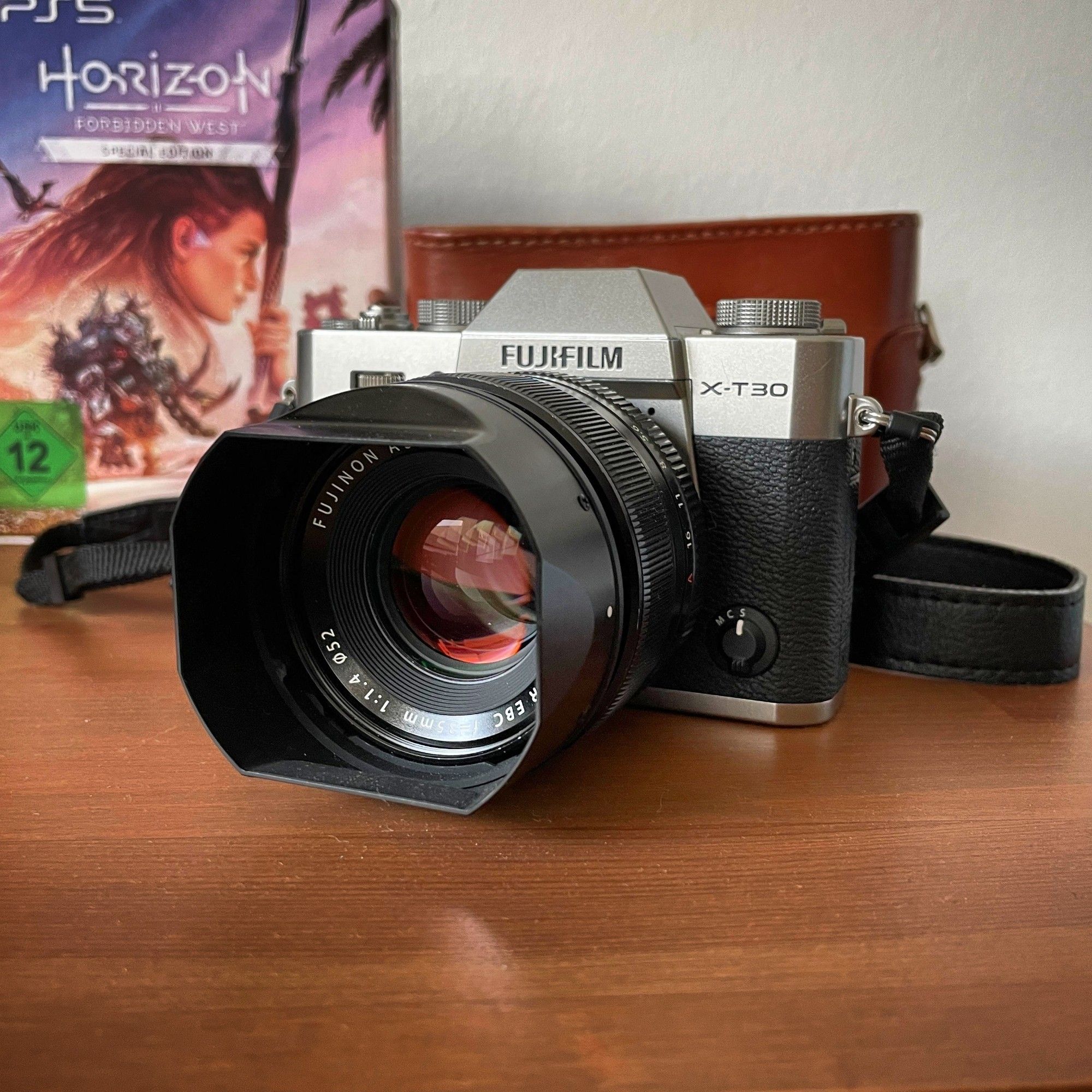 A picture of a Fujifilm X-T30 II with a Fujifilm XF 35mm f/1.4 lense.