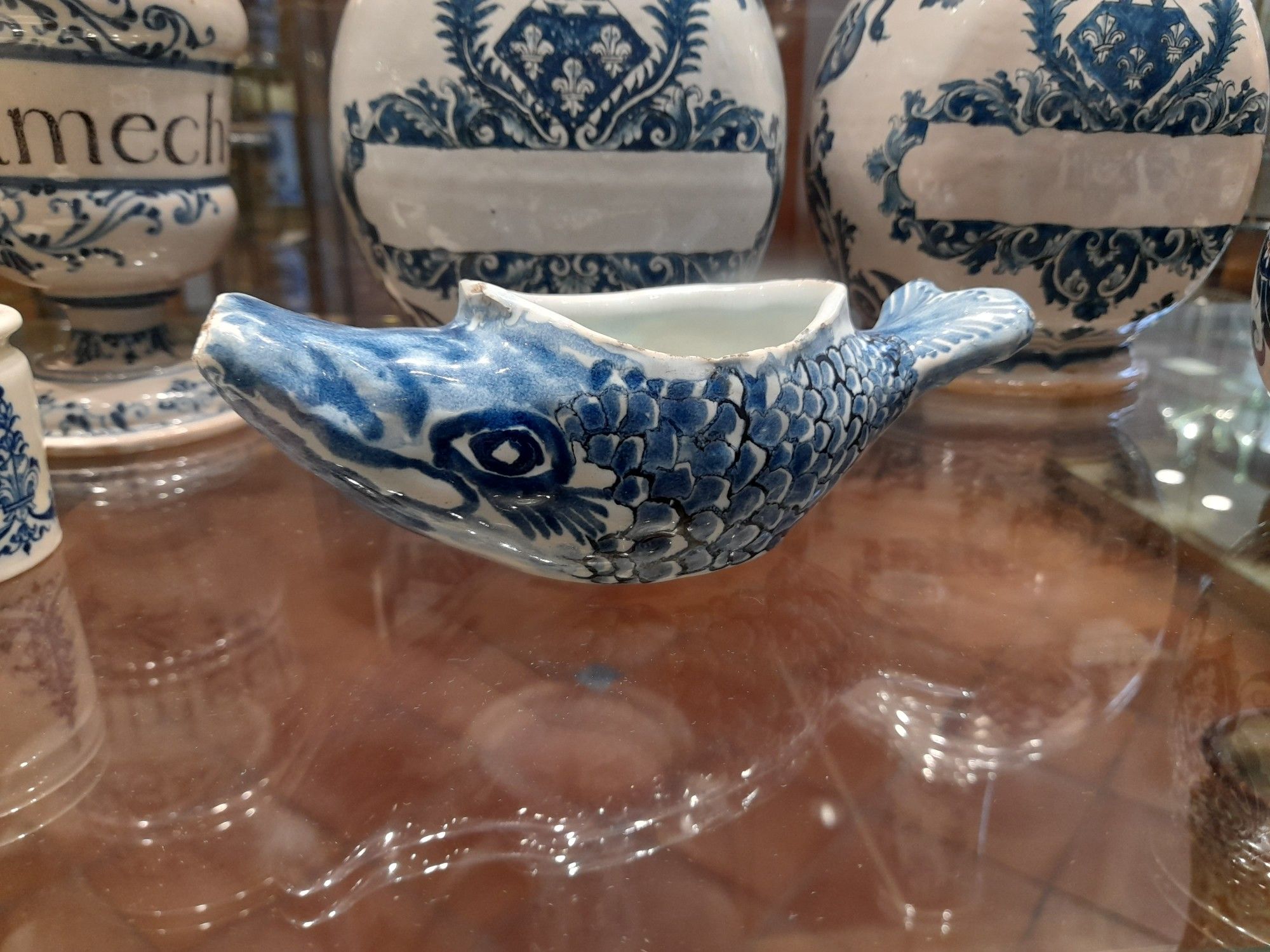 Vase en faience en forme de poisson