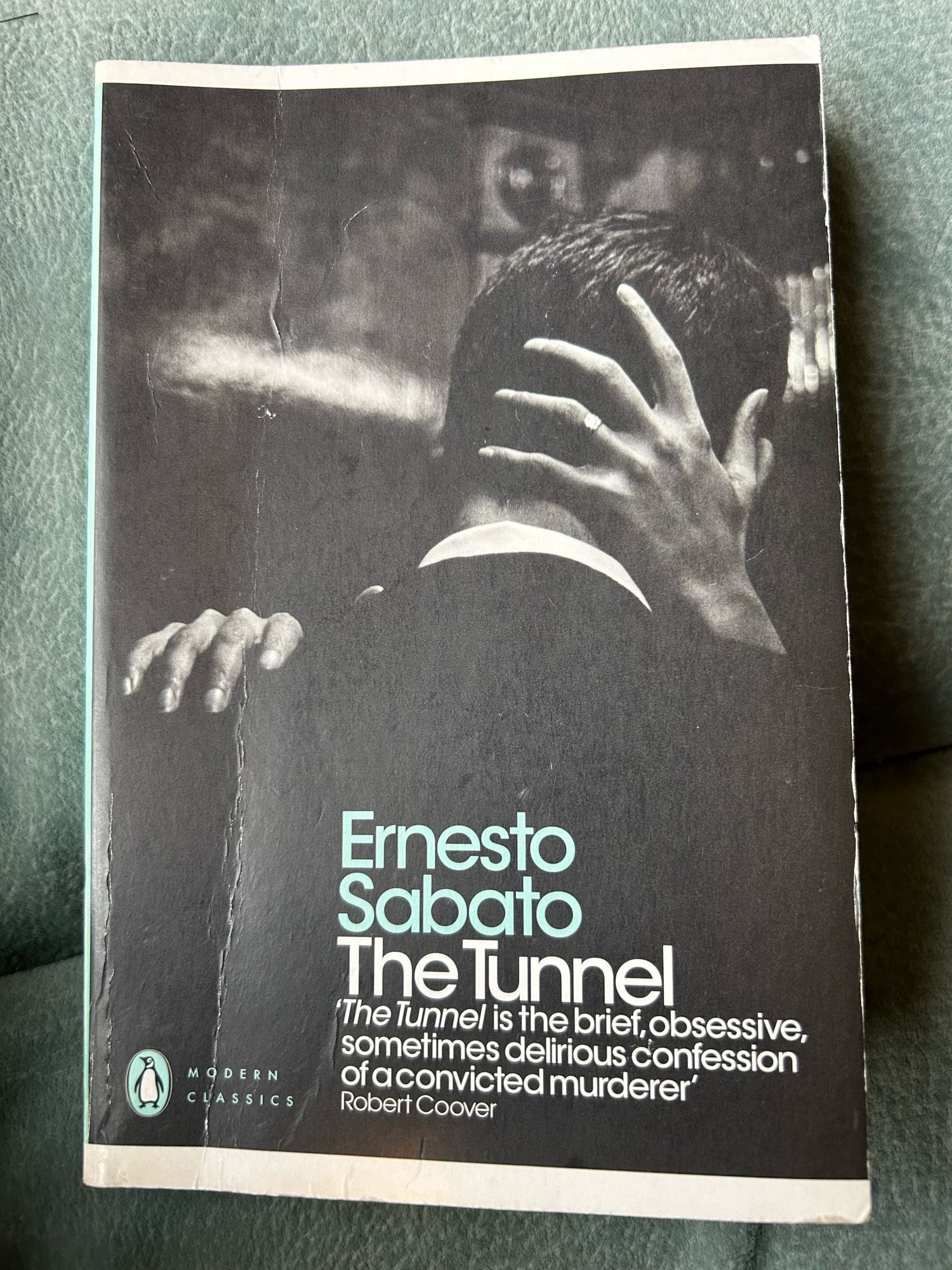 the cover of Ernesto Sabato’s novel The Tunnel, depicting an embrace seen from behind