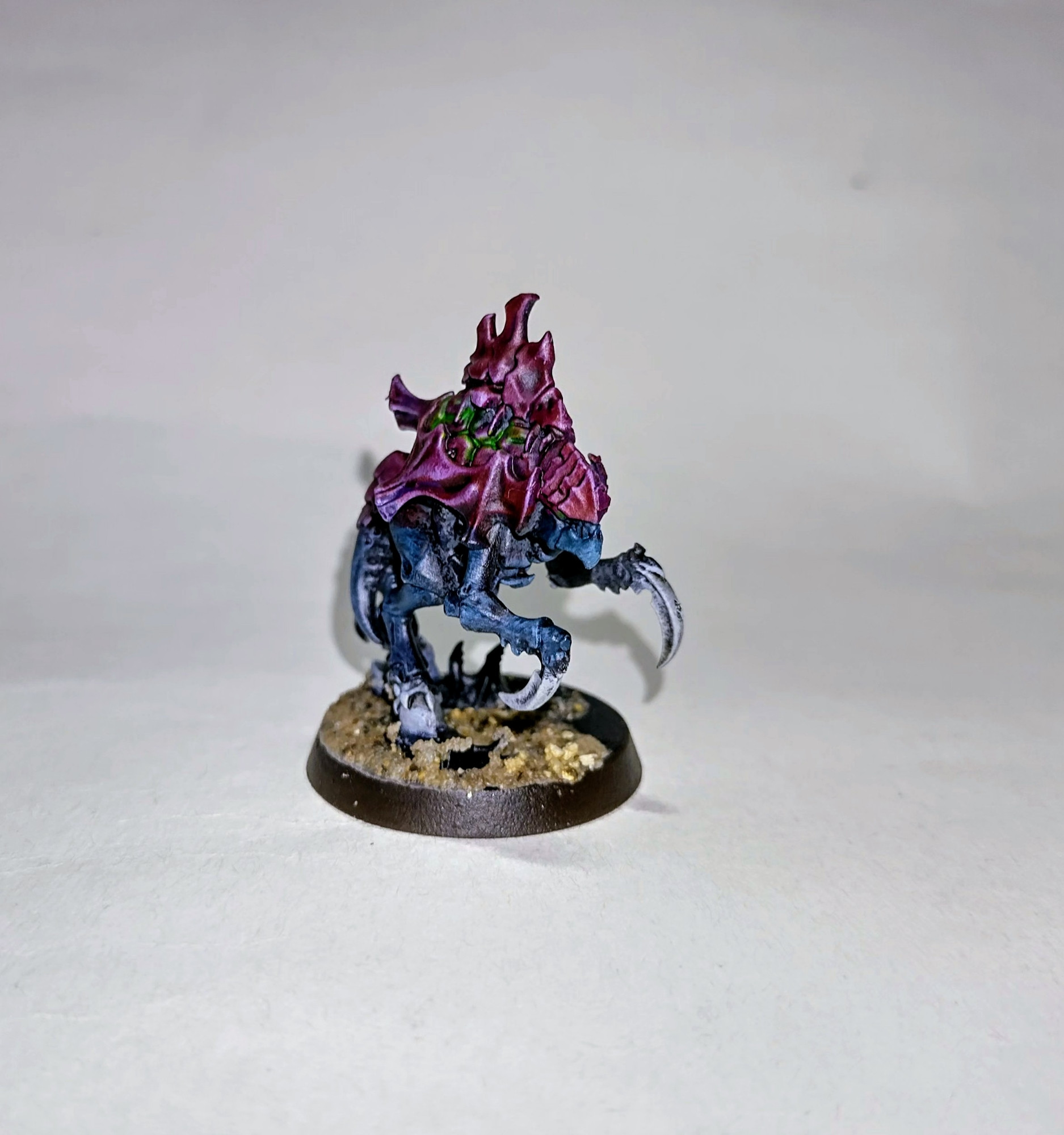 Neurogant brain bug for my Tyranids. Red /purple carapace and blue-highlighted black skin. 