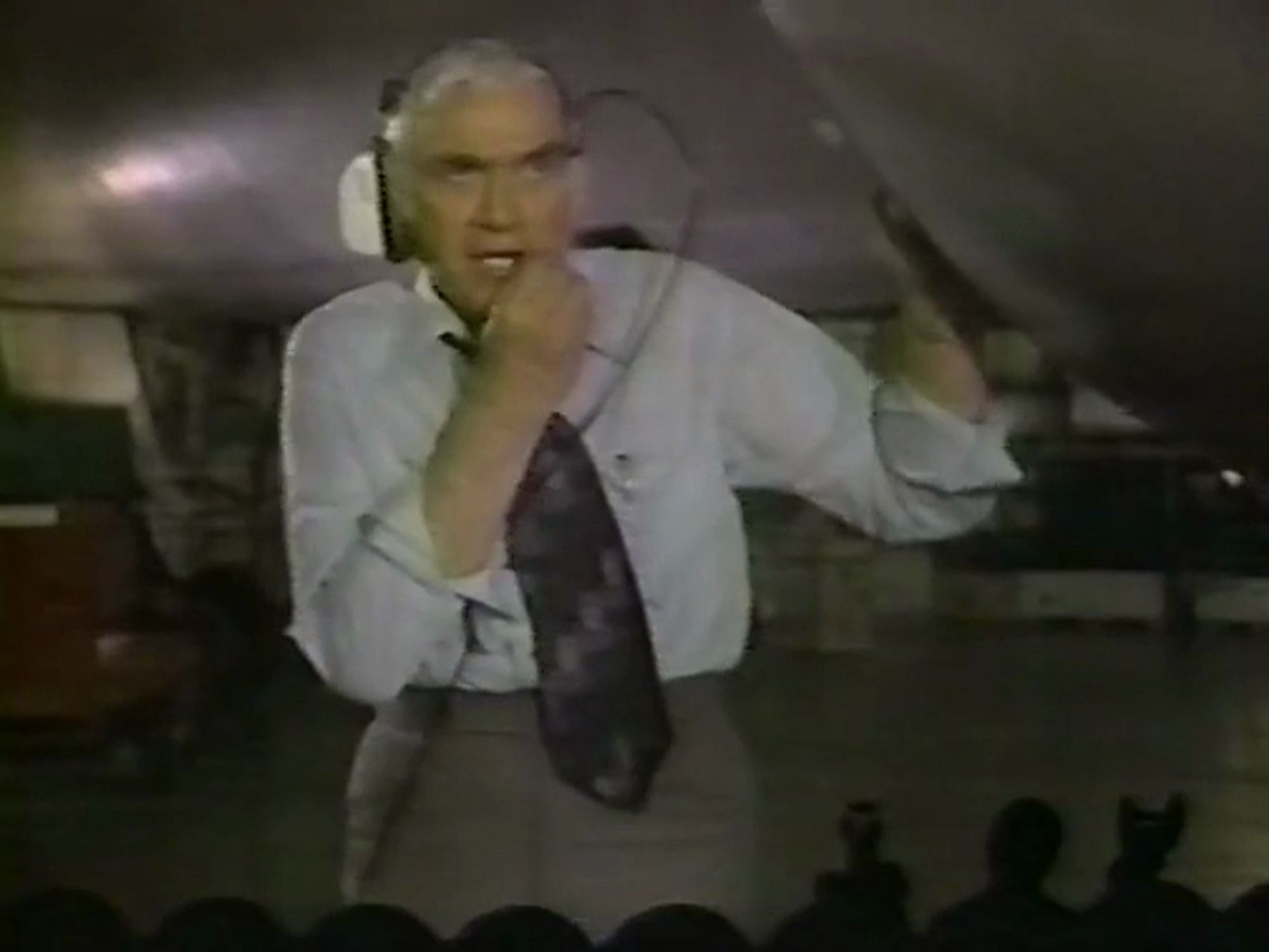 Lorne Greene (from Bonanza and those Alpo commercials) is back on the ground trying to troubleshoot the plane's problems. You know Lorne is dependable because he's wearing a tie that's wide enough to land a plane on. 