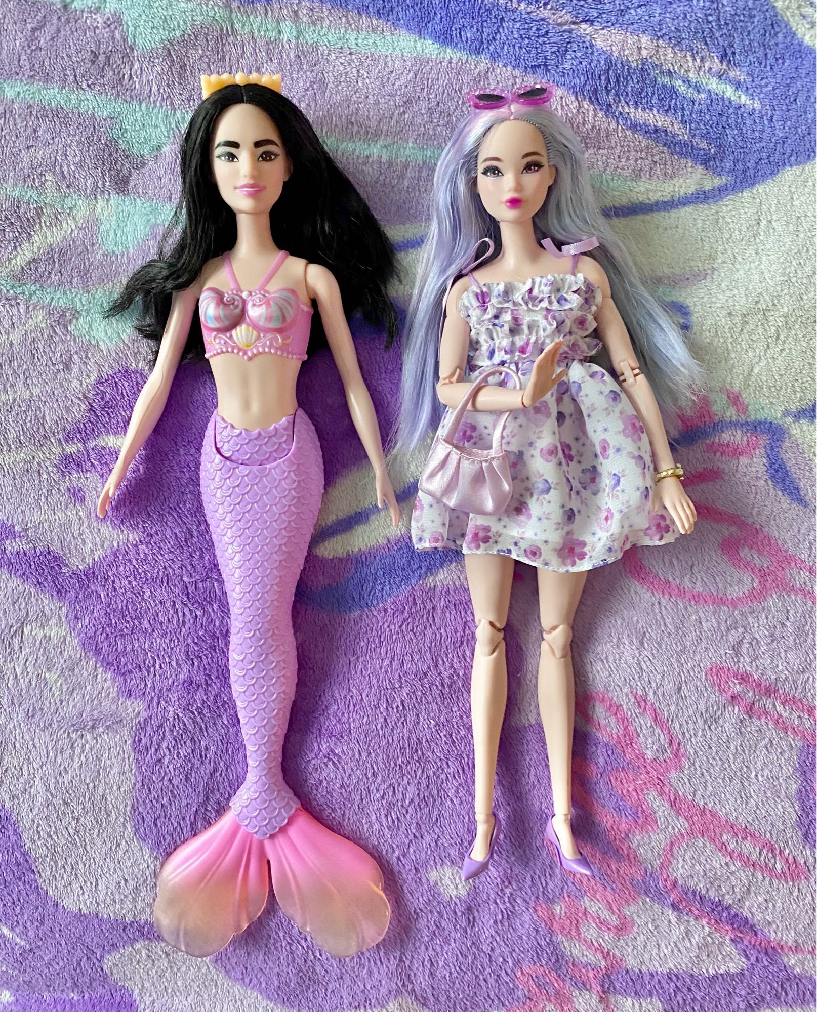 This photo is similar to the previous photo: Both the Tennis Player and Mermaid Barbies are laid on Mystic’s bed, but both dolls have been unboxed and their heads switched: On the left is the Mermaid body with the Tennis Player’s head, and on the right is the Tennis Player body with the Mermaid’s head. The doll on the right is now also wearing the “Spring Date” fashion pack from the BarbieStyle line.