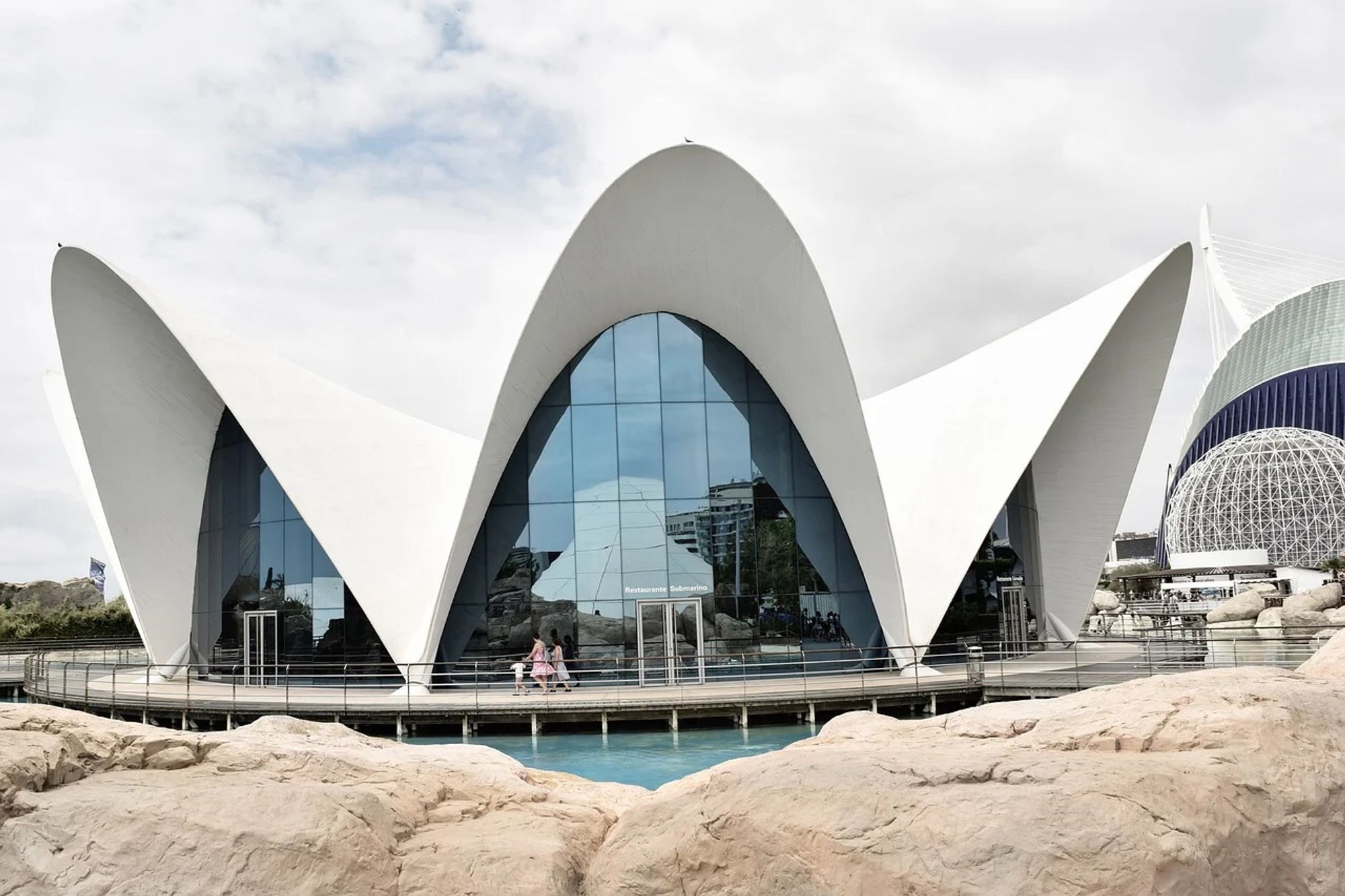 Valencia. 
Im futuristischen Gebäudekomplex der Stadt der Künste und Wissenschaften befindet sich das Ozeaneum.