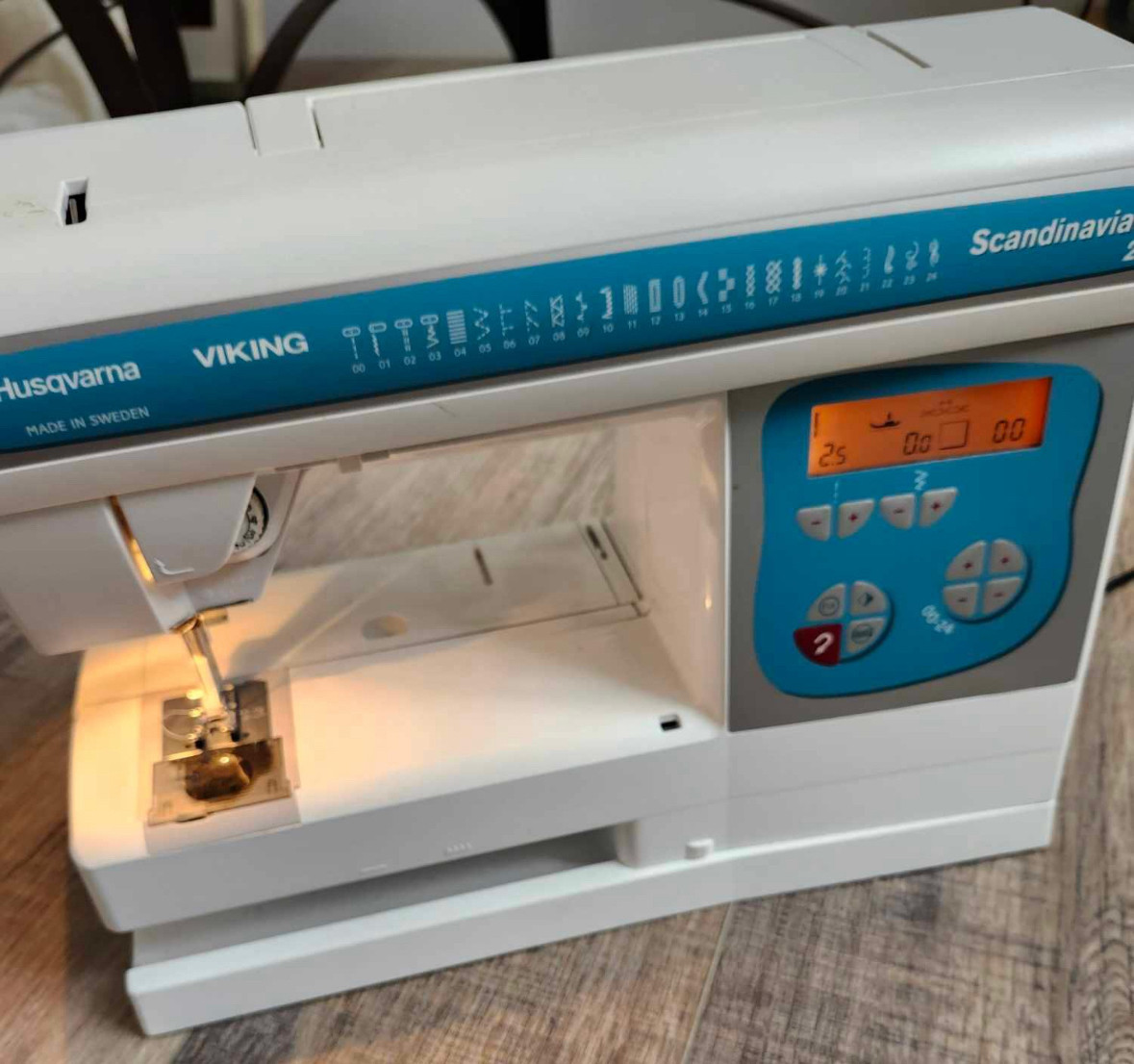 Husqvarna Viking Scandinavia 200 sewing machine I just got cheap off fb marketplace! 