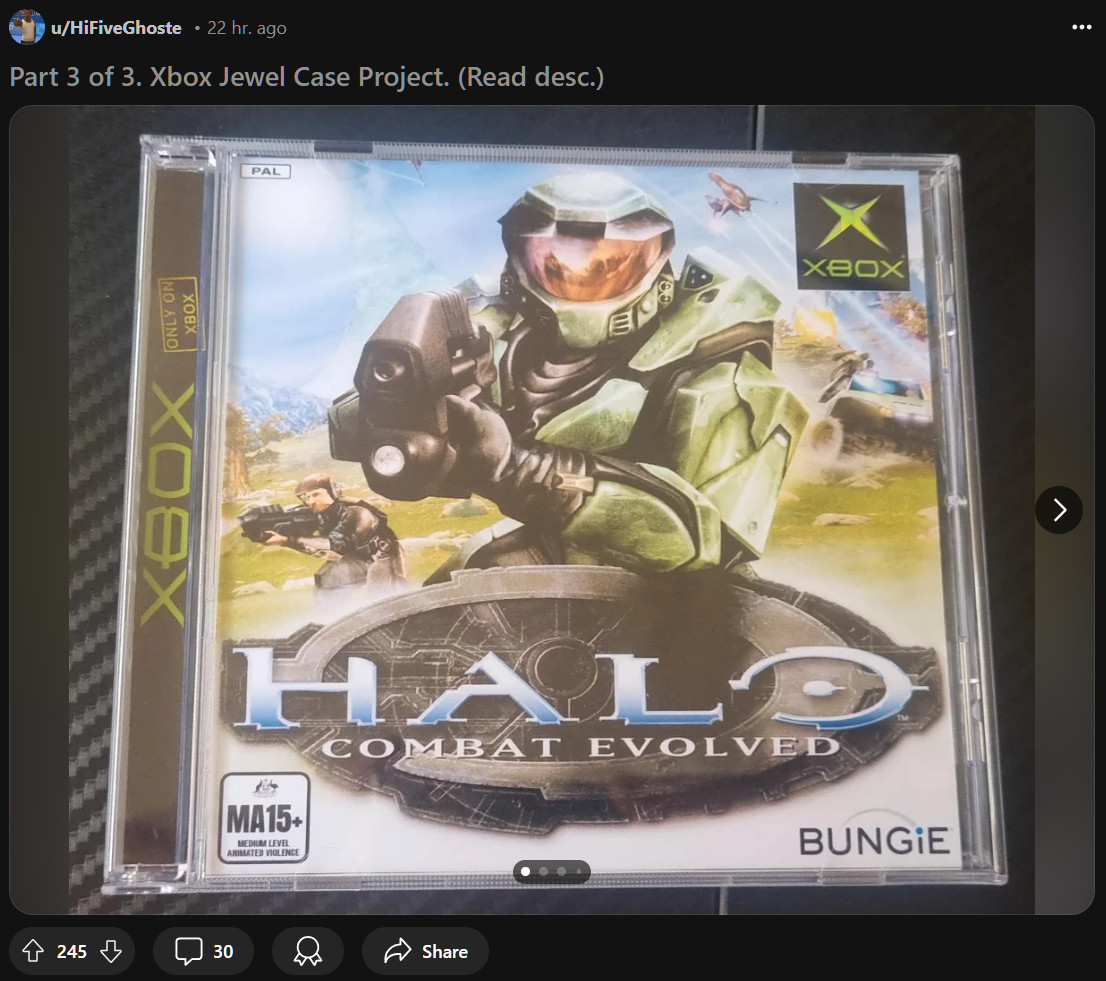 The front cover of Halo: Combat Evolved in a CD jewel case.