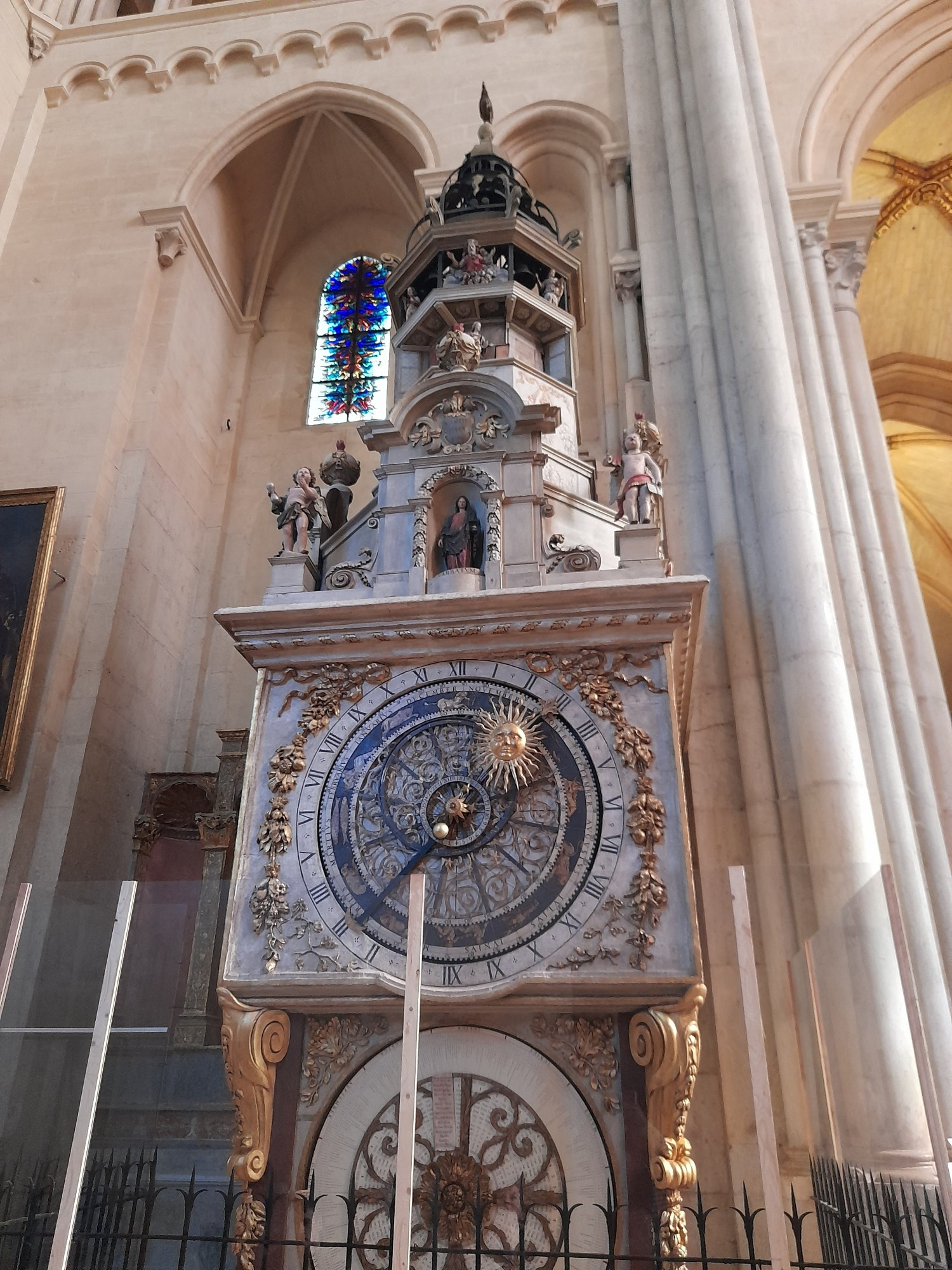 Horloge astronomique de la cathédrale St Jean