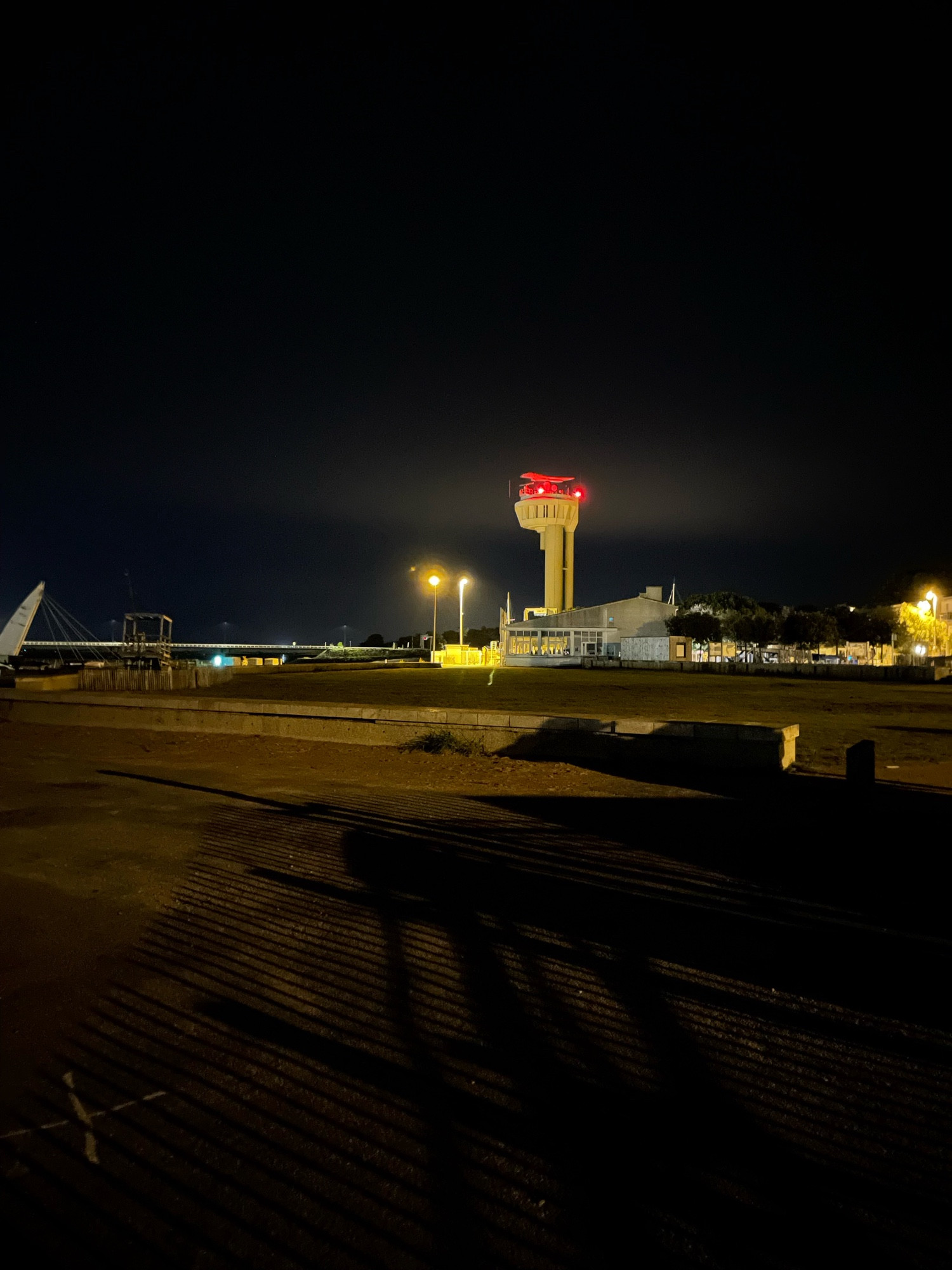 Le radar de Mindin à Saint Brevin les pins en pleine nuit.