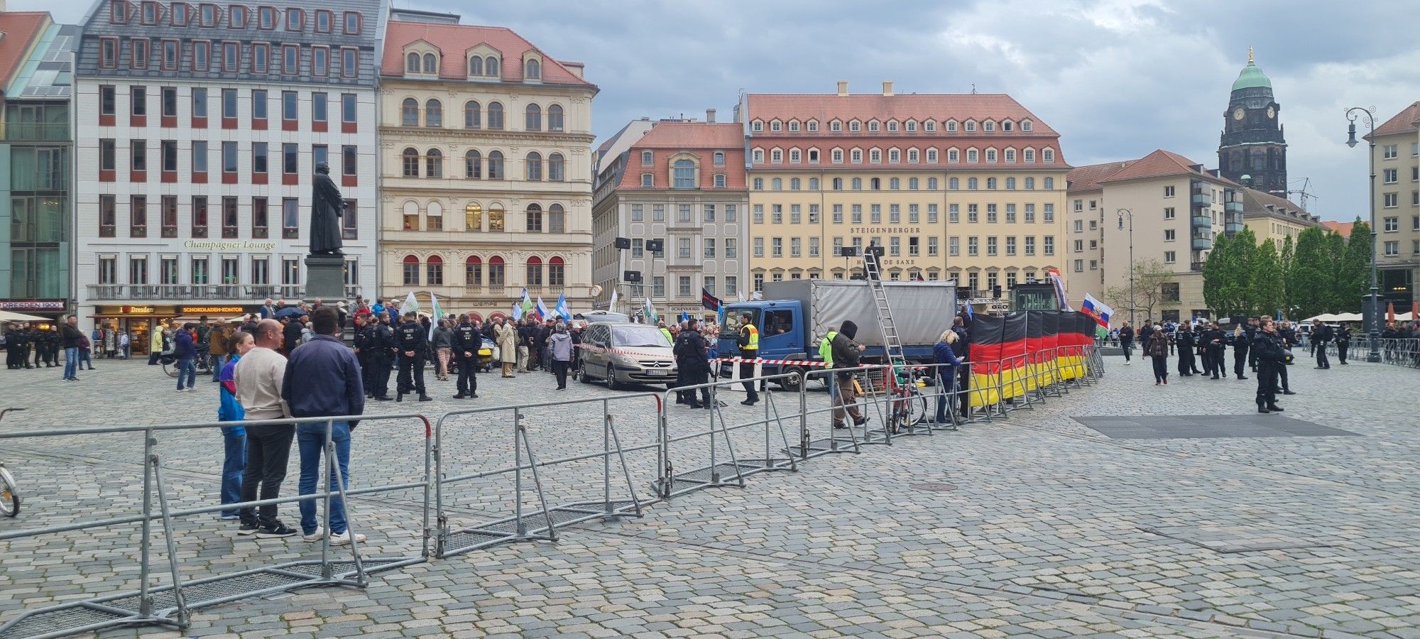 Pegida Protest auf die Neumarkt in Dresden