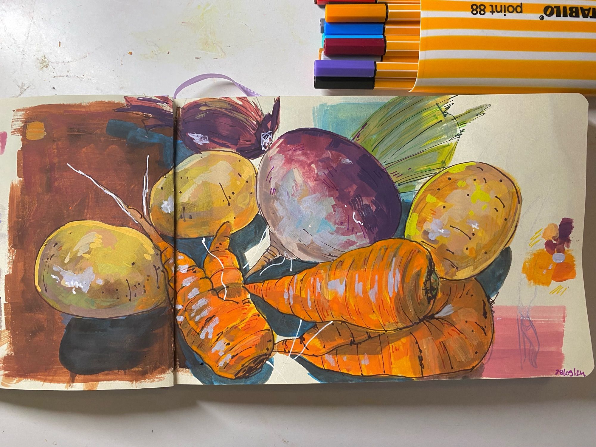 It is a messy gouache doodle from my small sketchbook. Here you can see tree potatoes, carrots which has particular shapes, a big turnip and a discrete shallot, at the top of the pages. There is a cold blue specular light on each veggies.🥕