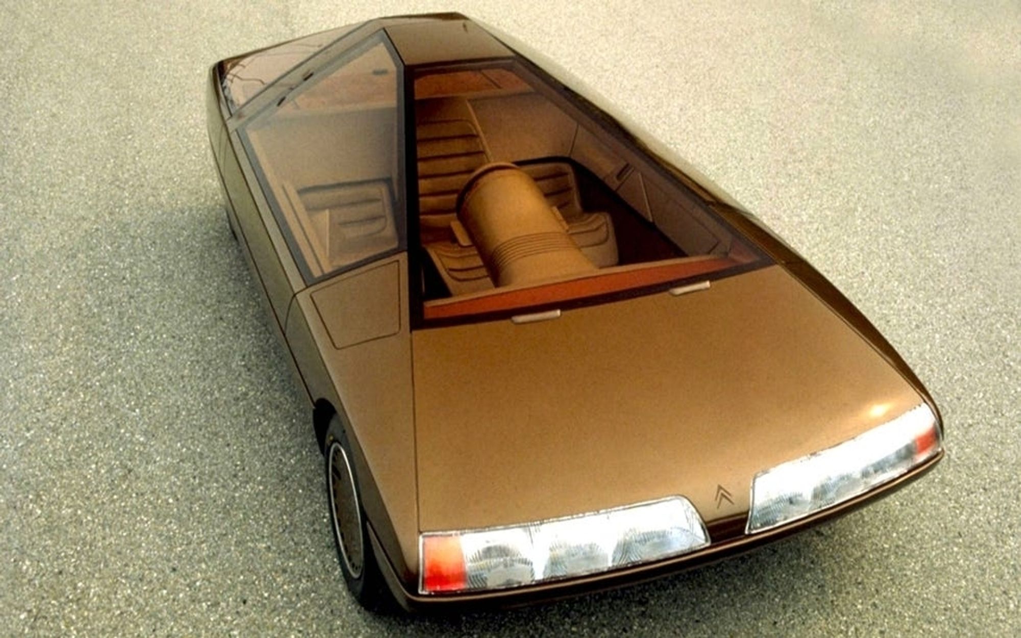 Of you of the weird pyramidal Citroen Karen concept car the driver seat is in the middle of the car with two passenger seats on either side