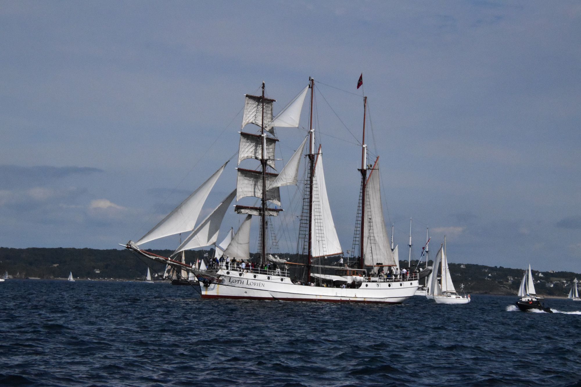 Le trois-mats Loth Loriën en rade de brest. (oui, il y a un armateur Néerlandais qui est un gros nerd)