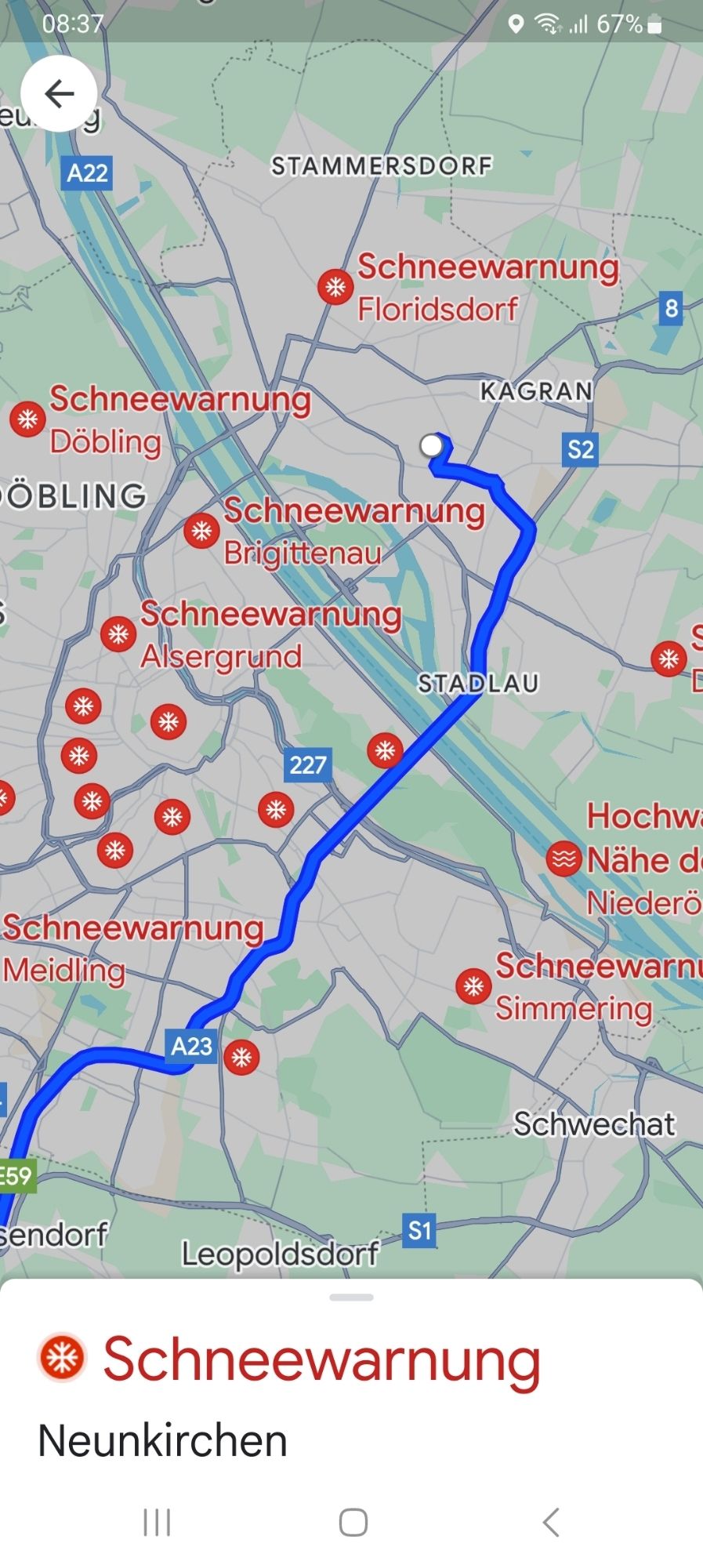 KRoute durchs Wiener Stadtgebiet von Kagran über die Stadtautobahn mit etlichen Schneewarnsymbolen für Wiener Bezirke