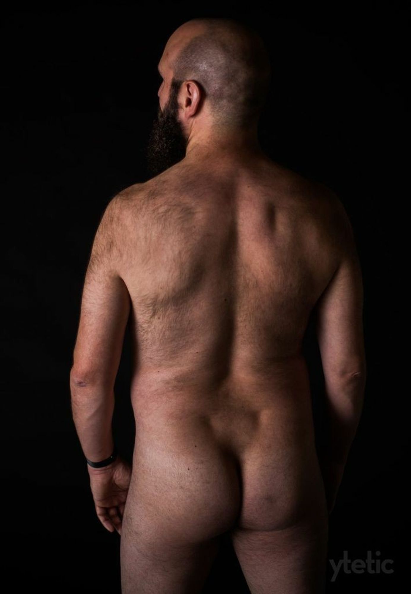 4. Nude from the rear.