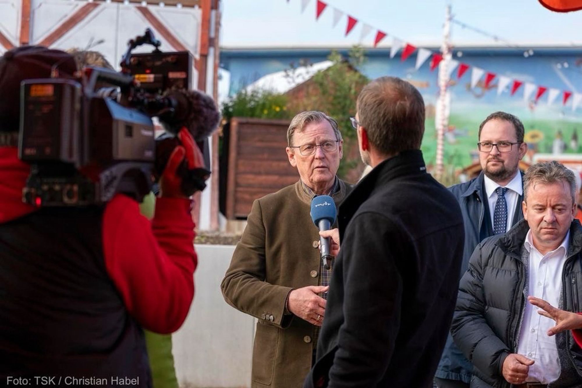 Das MDR Fernsehn im Interview für das Thüringen Journal. Neben mir steht der neue Landtagspräsident Thaddäus König und vor ihm der Bauernpräsident Klaus Wagner.