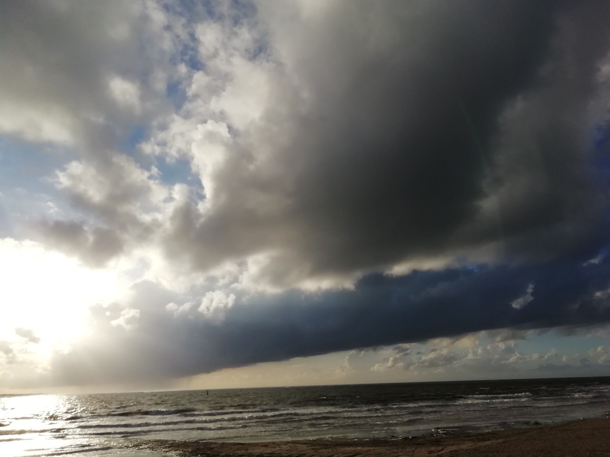 Unterschiedlichste Wolken über der Nordsee