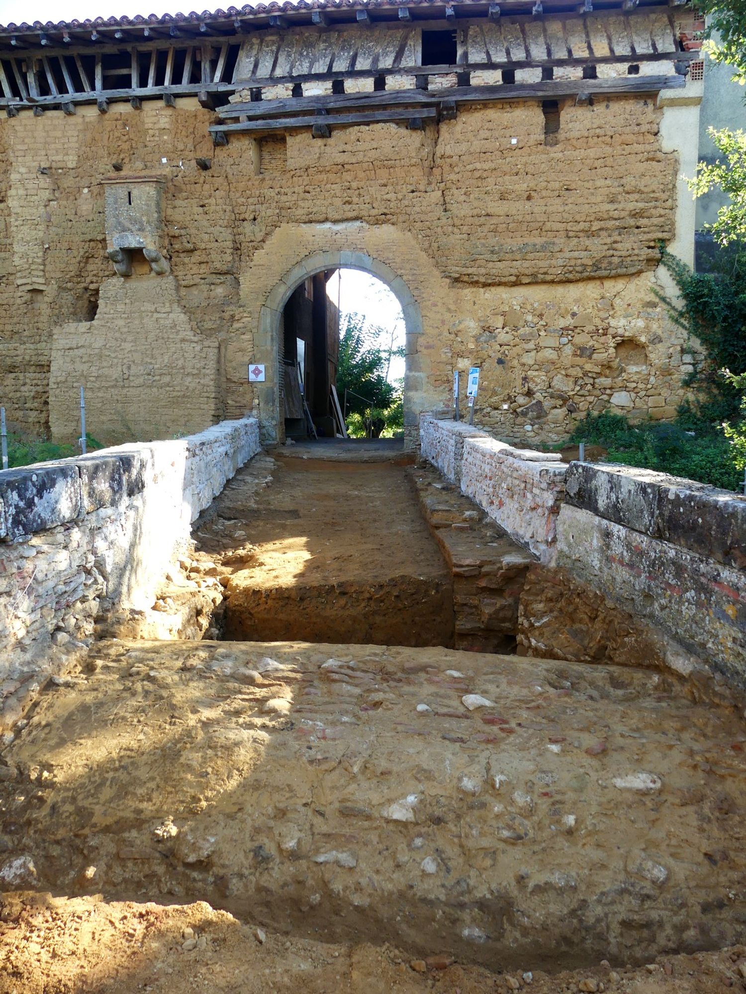 Vue du pont du Castet de Sainte-Christie-d’Armagnac en cours de fouille. Crédit : Éveha,2023.