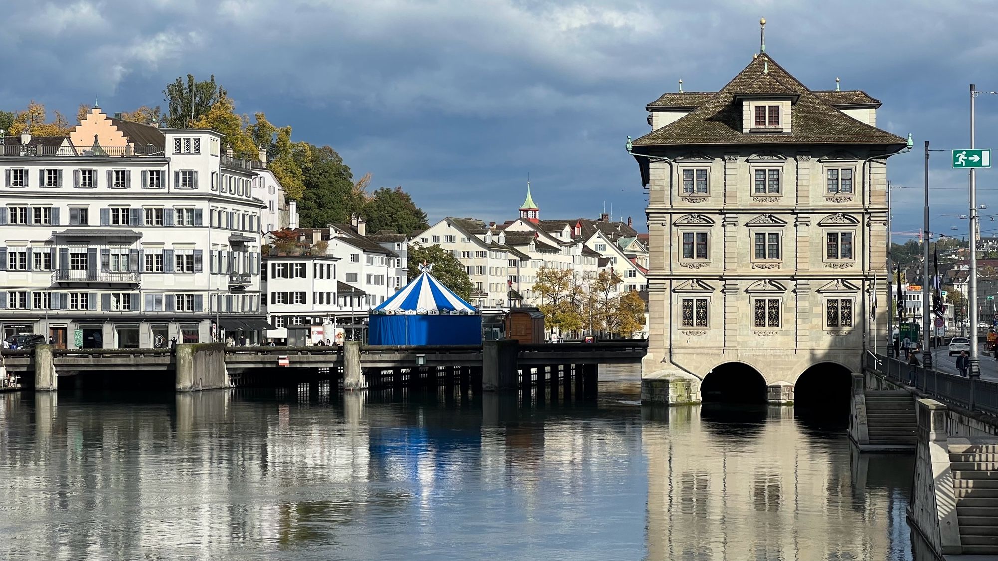 Sunshine on the banks of the Limmat.