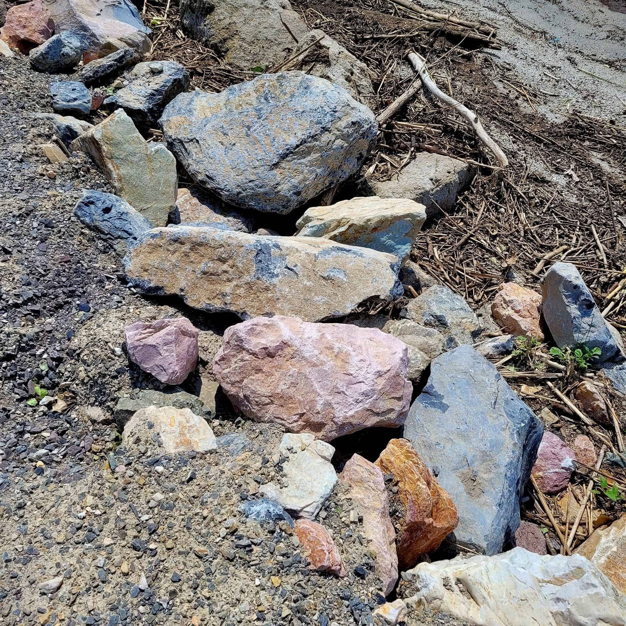 Colorful rock wall #utahlake ©AVM 2024