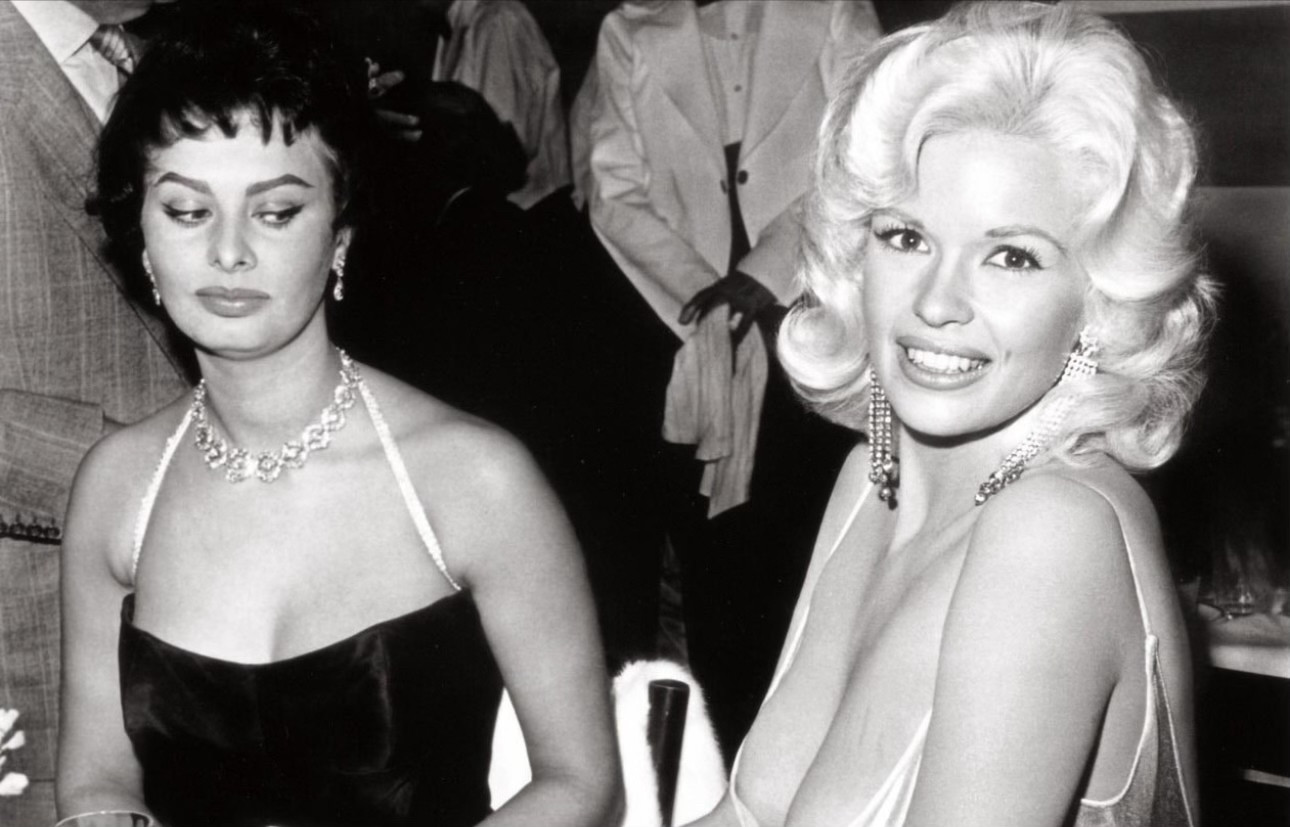 Famous photo of Sophia Loren looking at Jane Mansfield