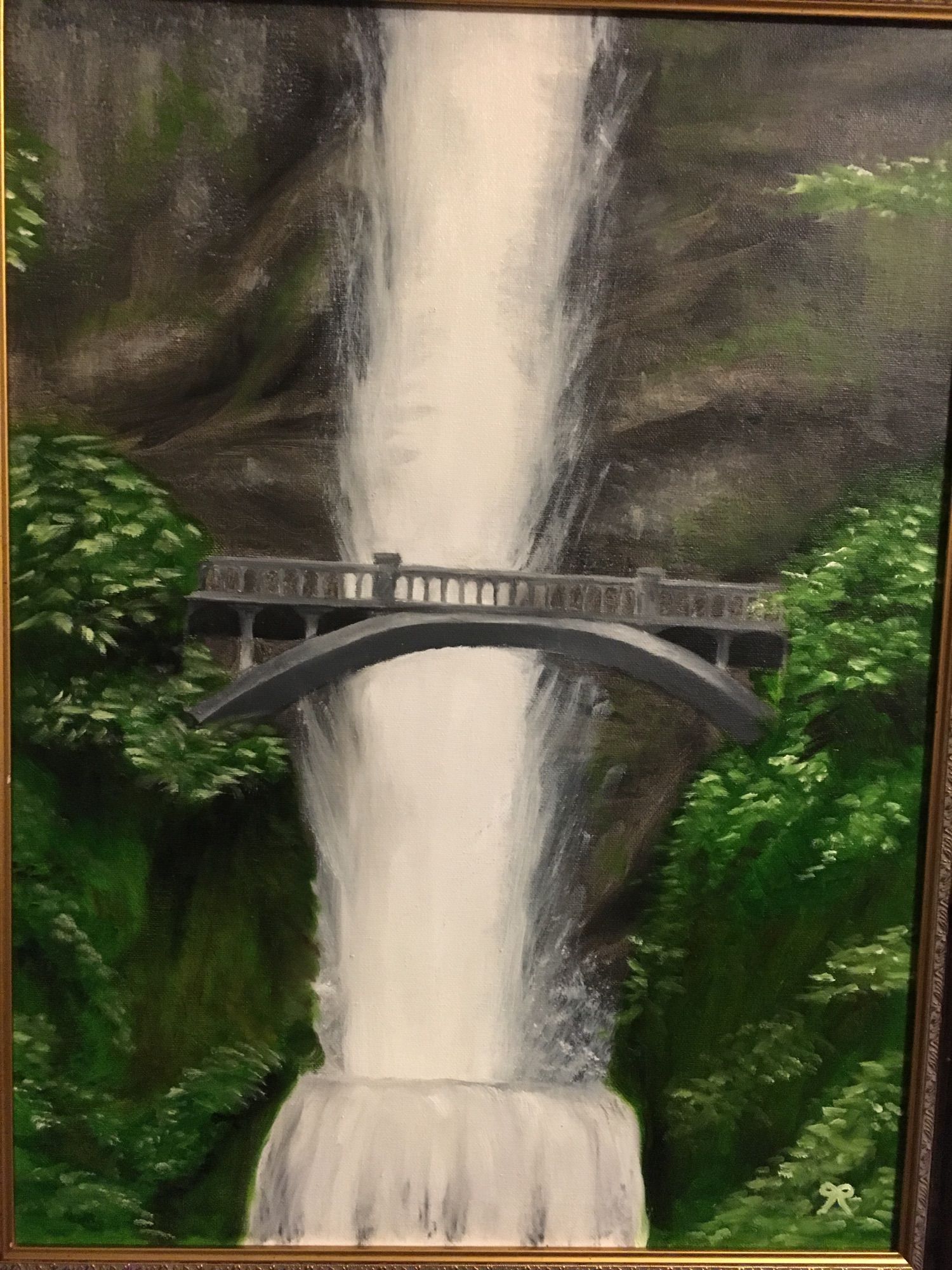 Multnomah Falls and the bridge in front of it