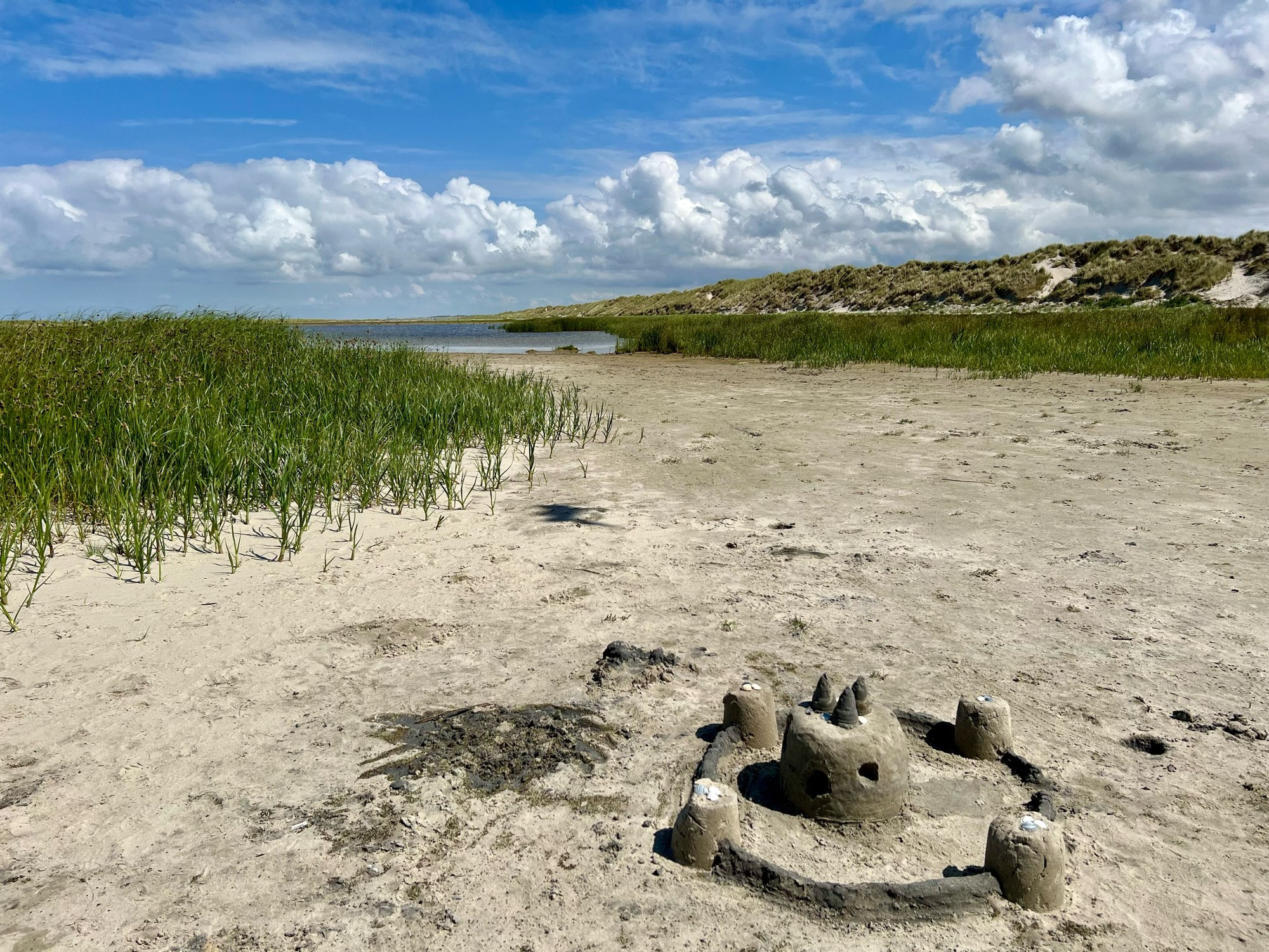 Zandkasteel op het strand