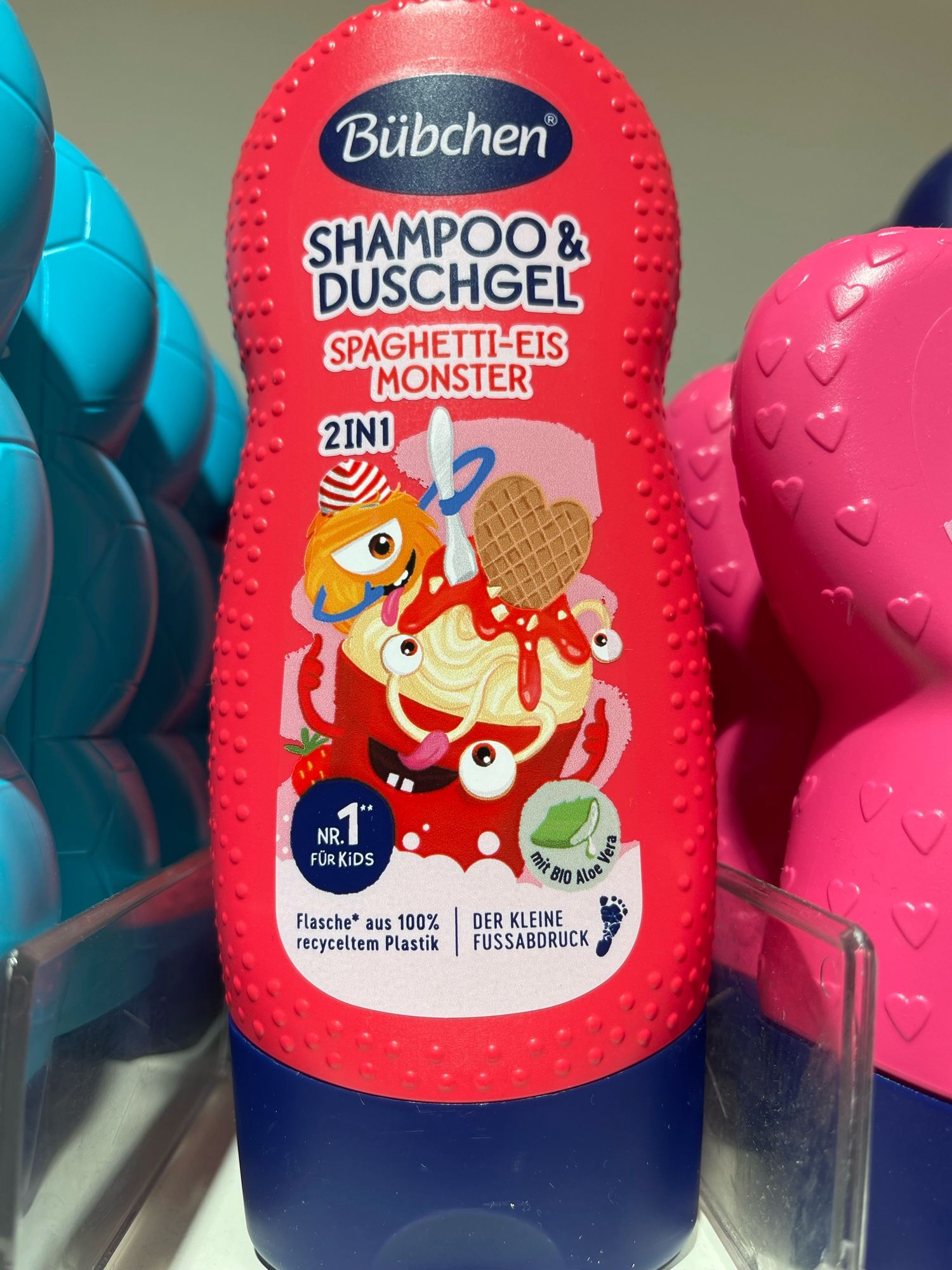 Eine duschgelpackung mit der Aufschrift 
„SHAMPOO & DUSCHGEL SPAGHETTI-EIS MONSTER“