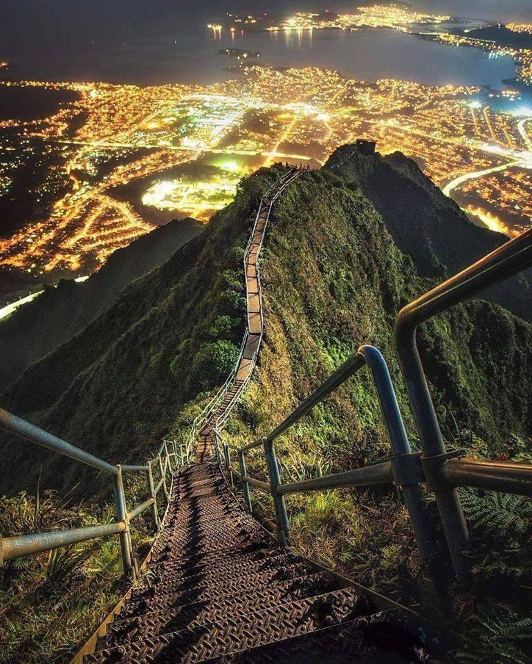 Looking down the steep mountainous Haiku Stairs, ‘Stairway to Heaven’, Oahu, Hawaii (from Reddit) 