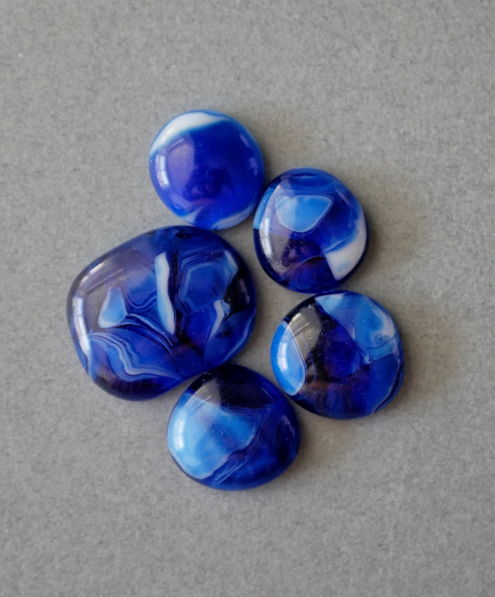 mottled blue cabochon set