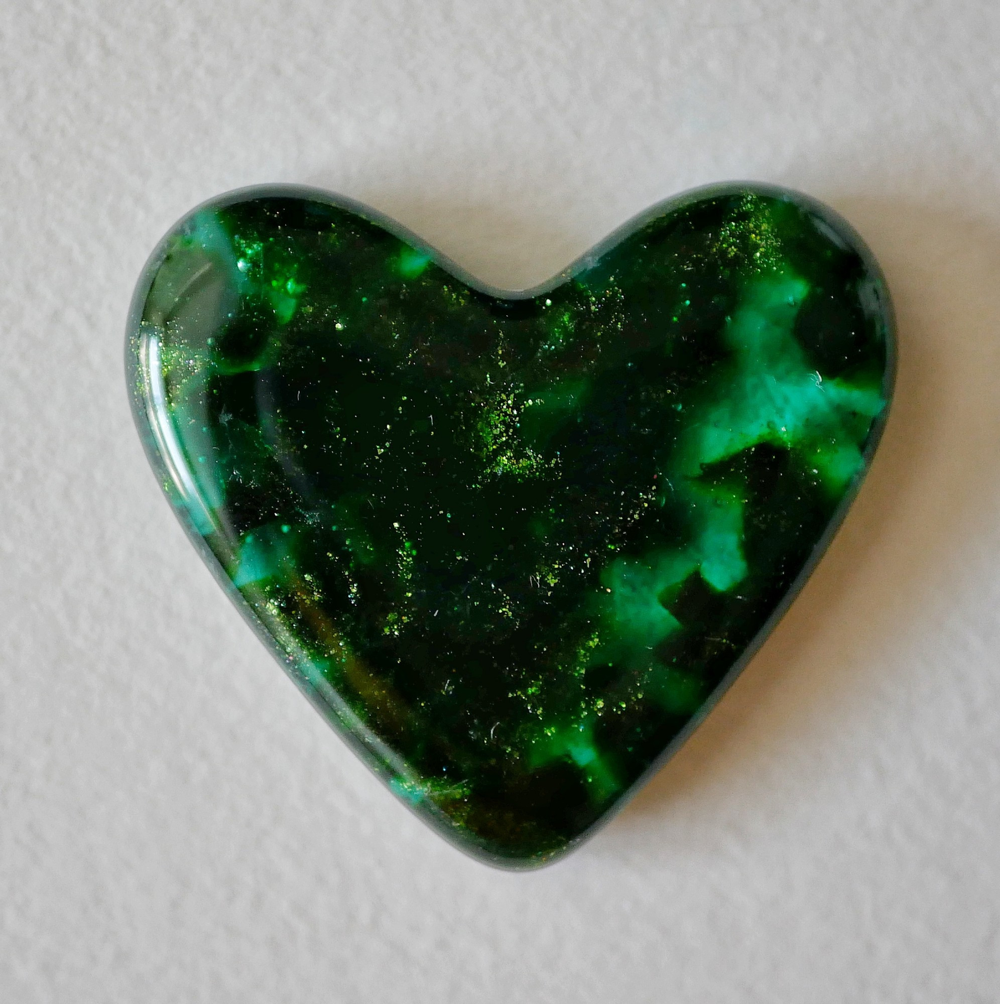 sparkly green pocket heart 