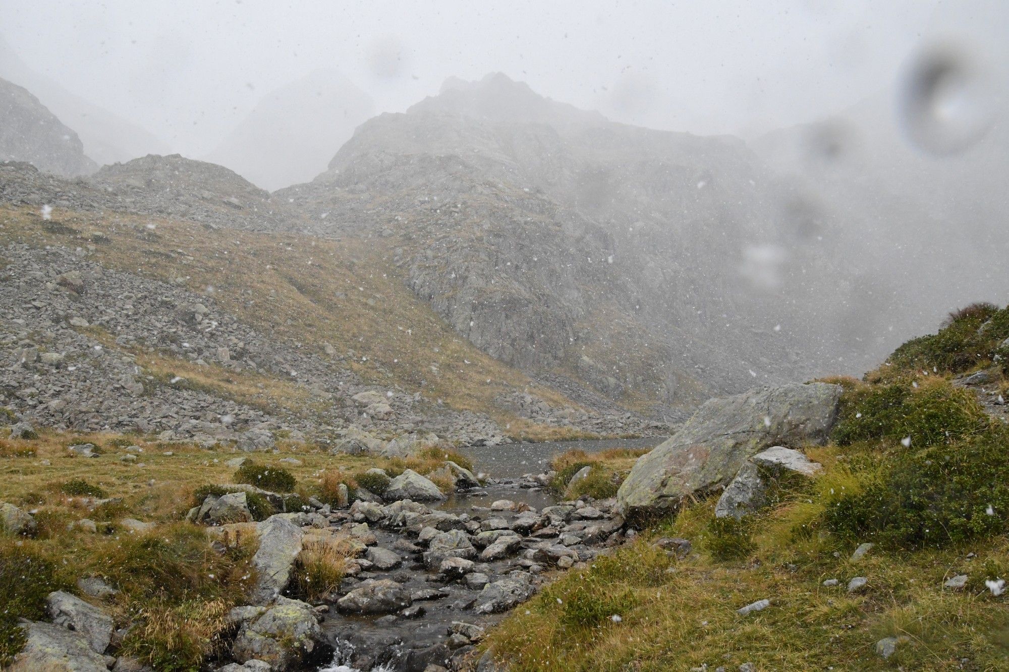 Mercantour. Lac Autier temps de neige fin septembre 23.