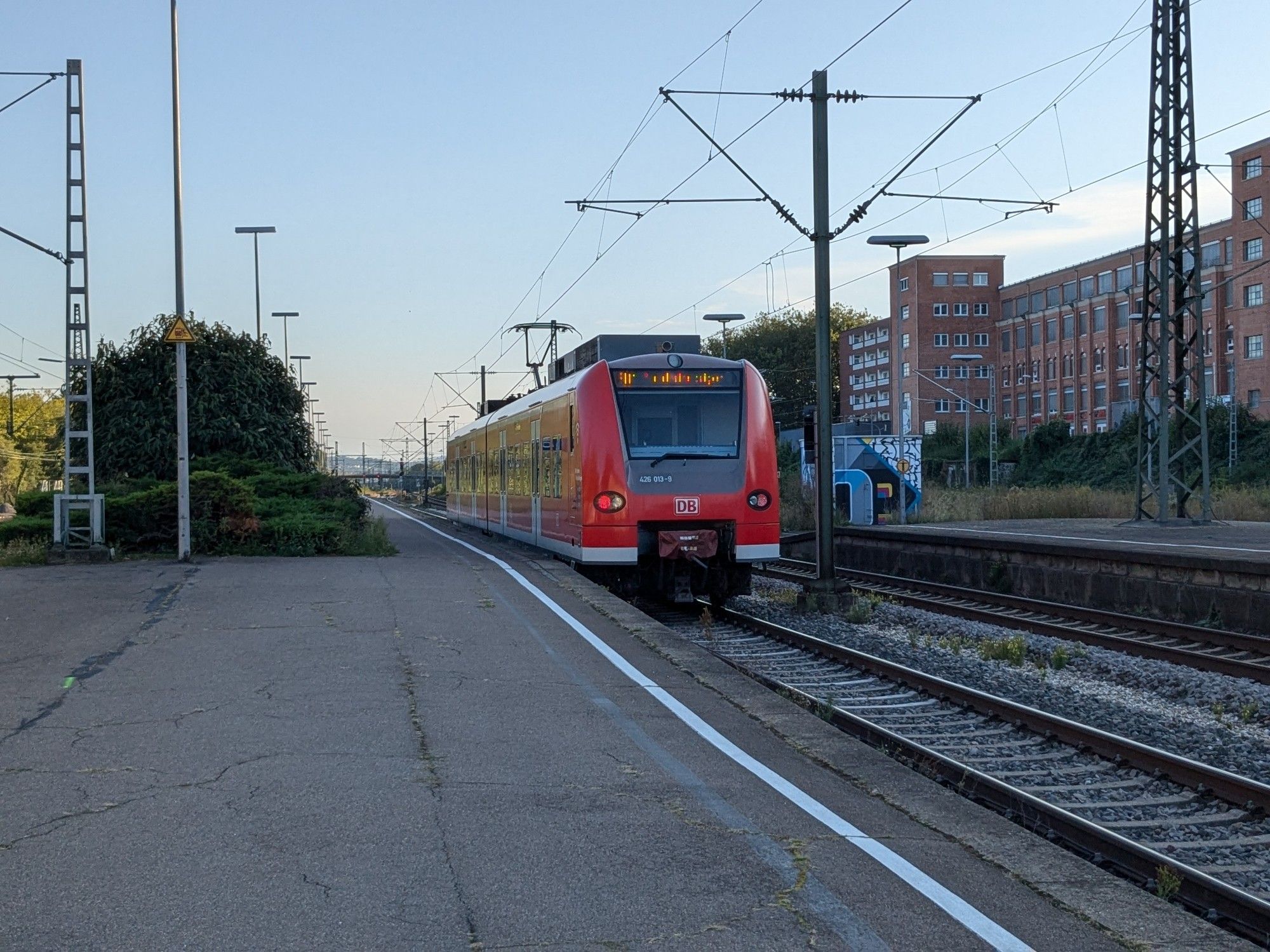 Class 426 EMU at Kornwestheim station, having arrived as the RB 37998 from Stuttgart-Untertürkheim